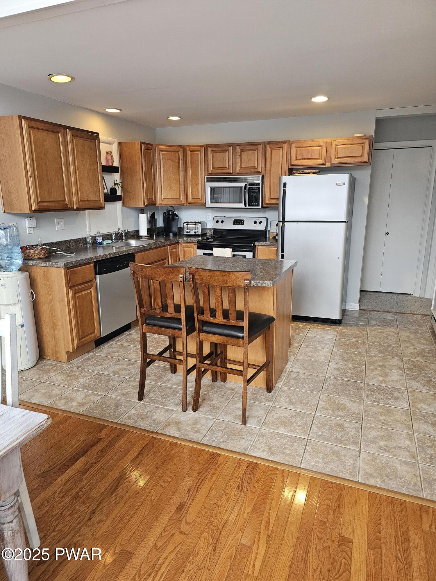 411 Lakeview Drive W