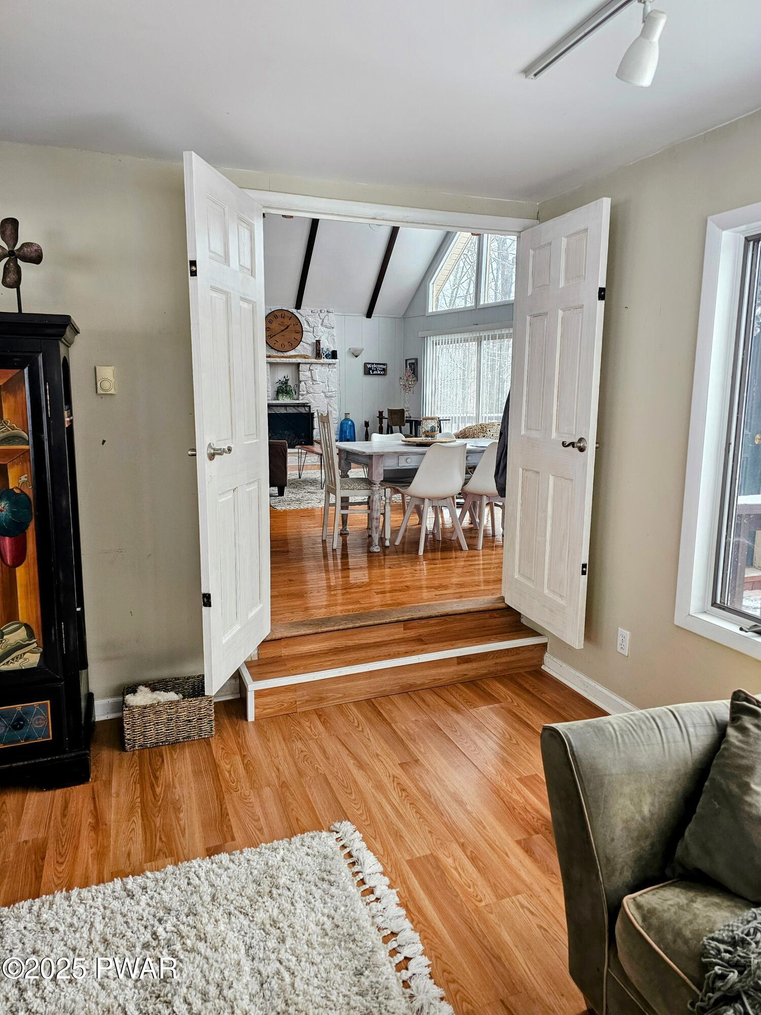 411 Lakeview Drive W