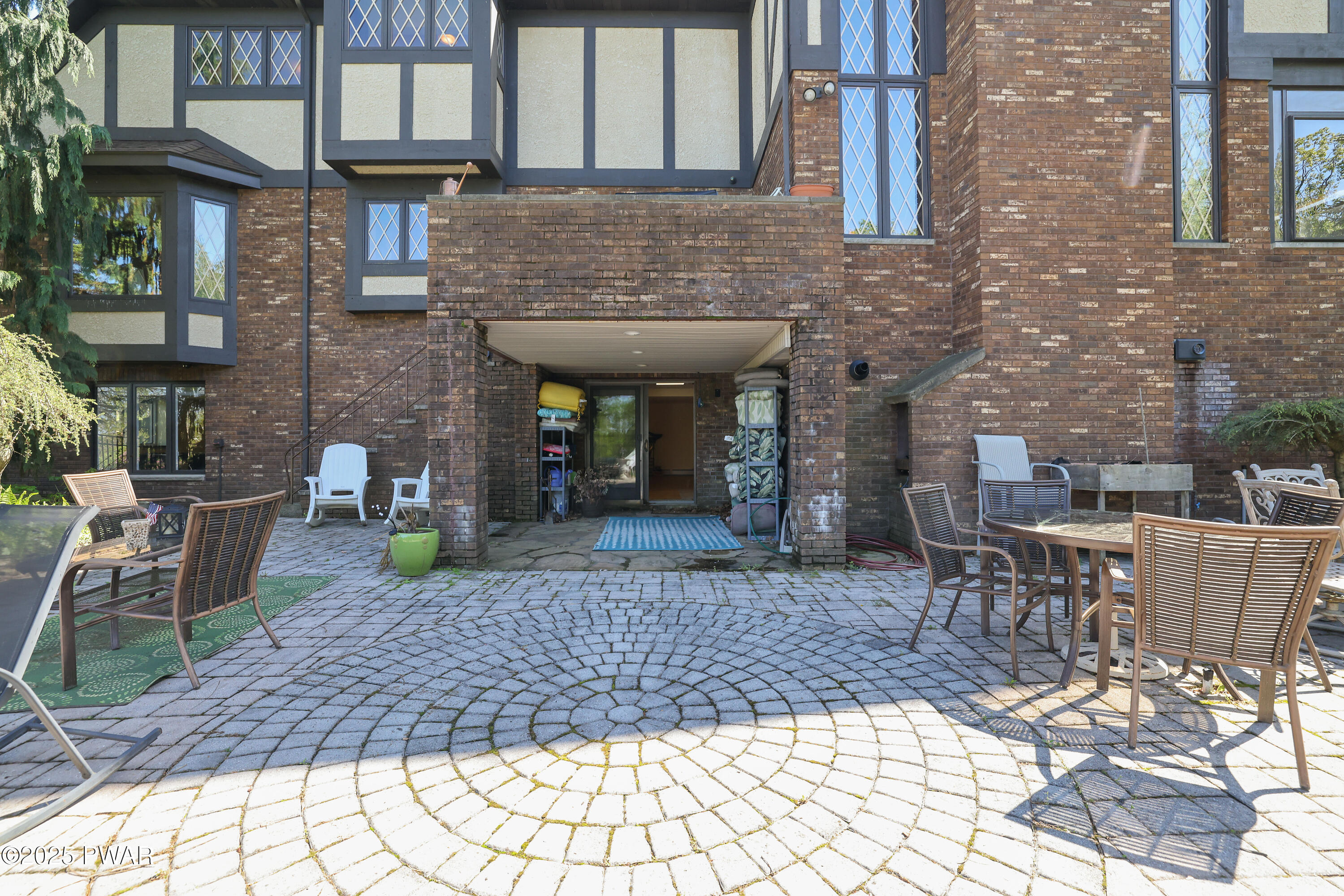 555 Valley View Road