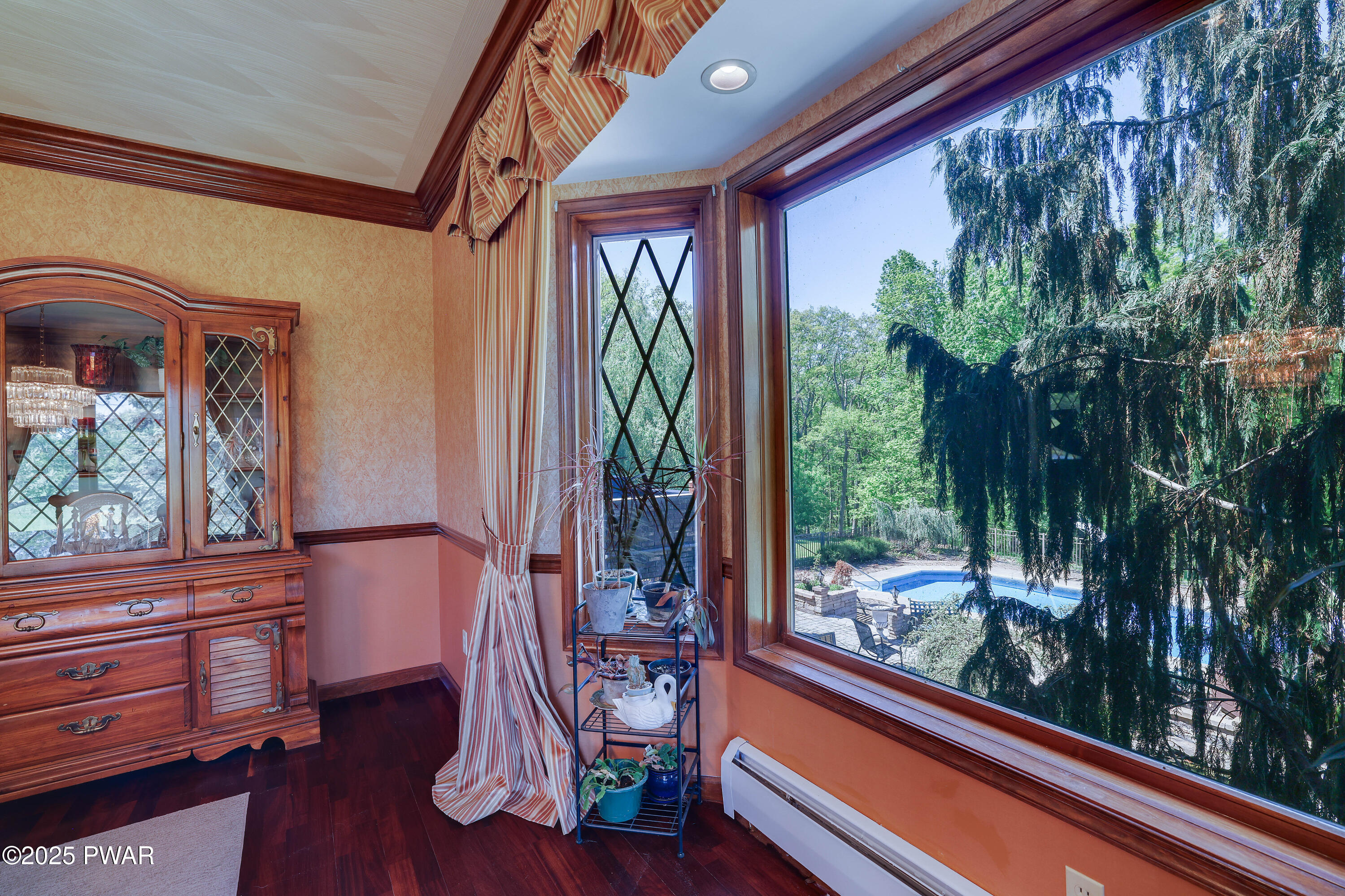 555 Valley View Road