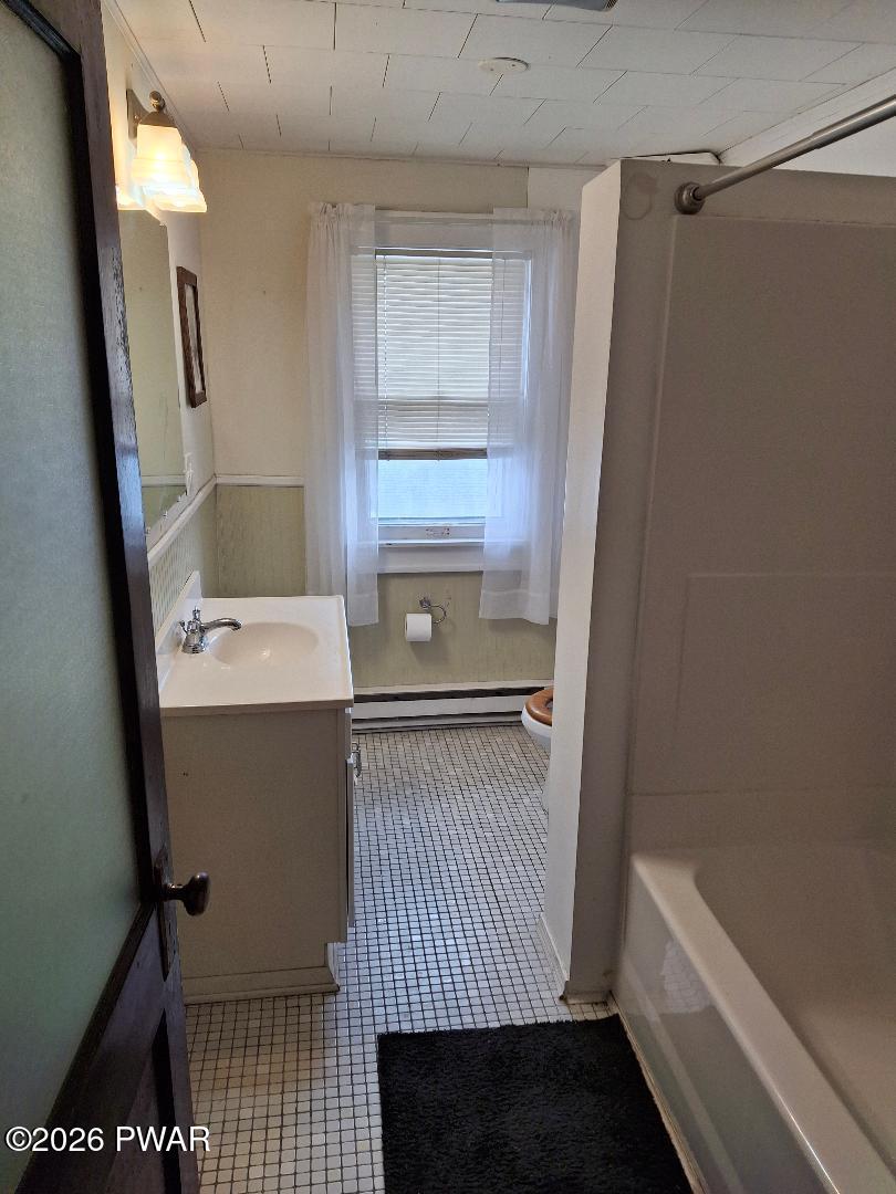 700 Main Street Unit: 3