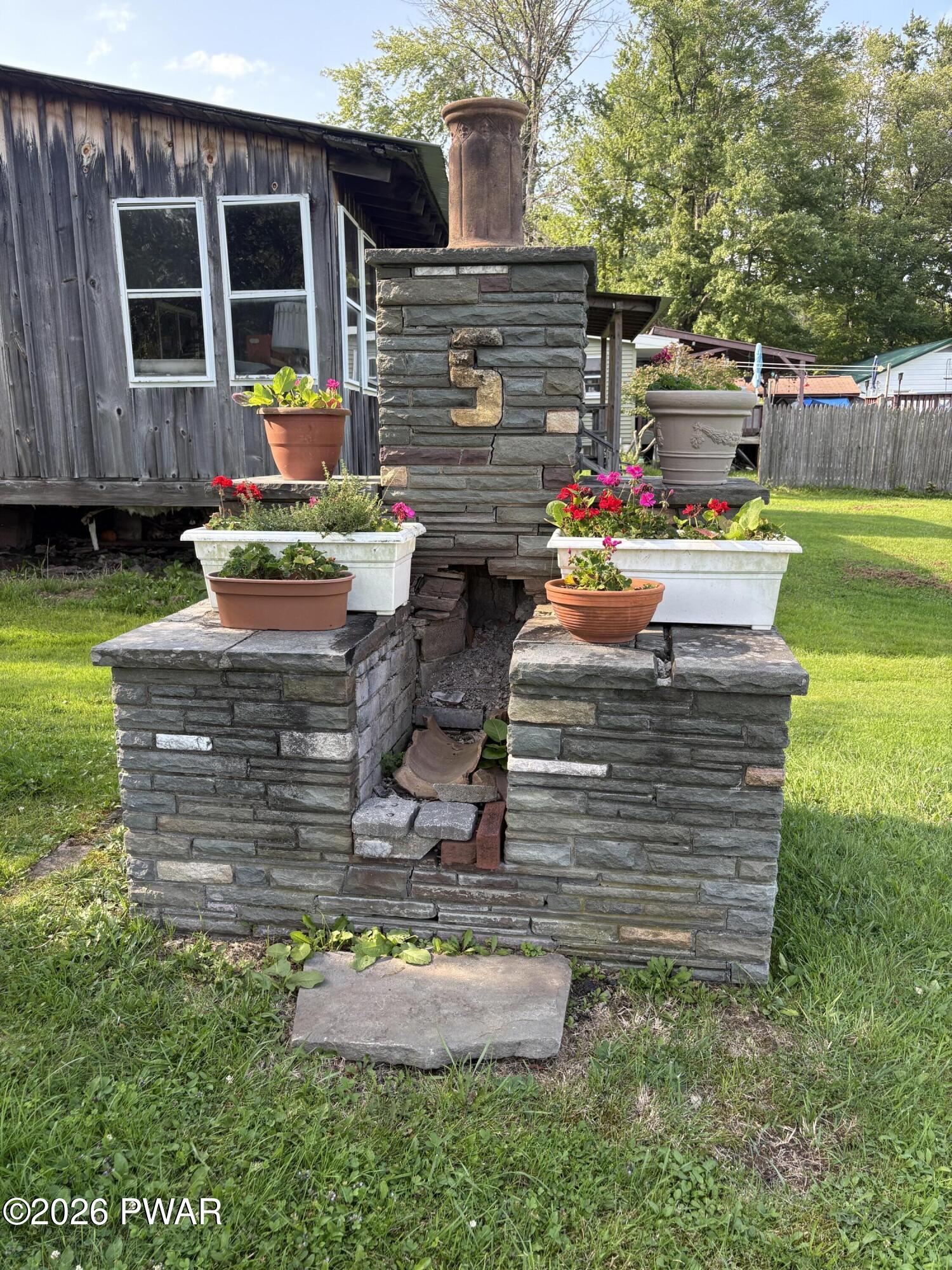 122 Lakeside Avenue