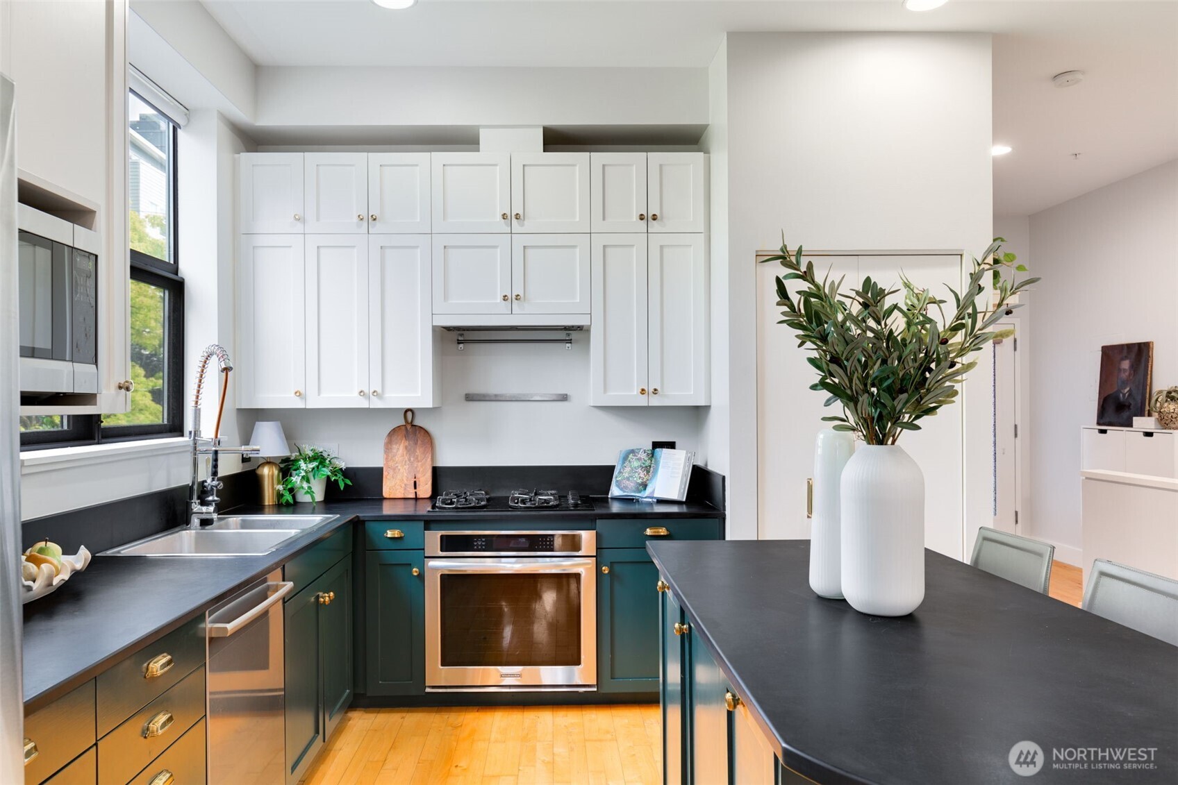 615 E Pike Street Unit: 306