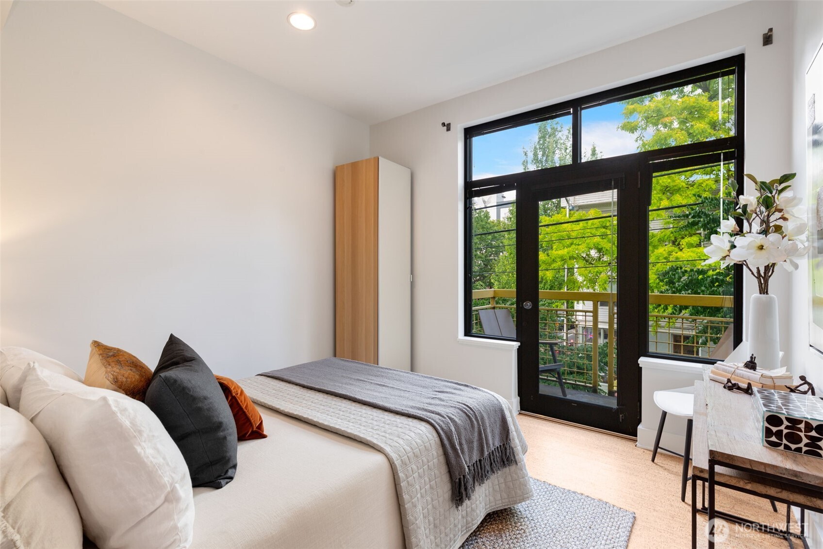 615 E Pike Street Unit: 306