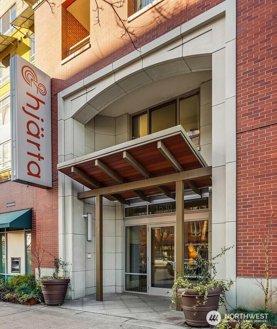 1530 NW Market Street Unit: 412