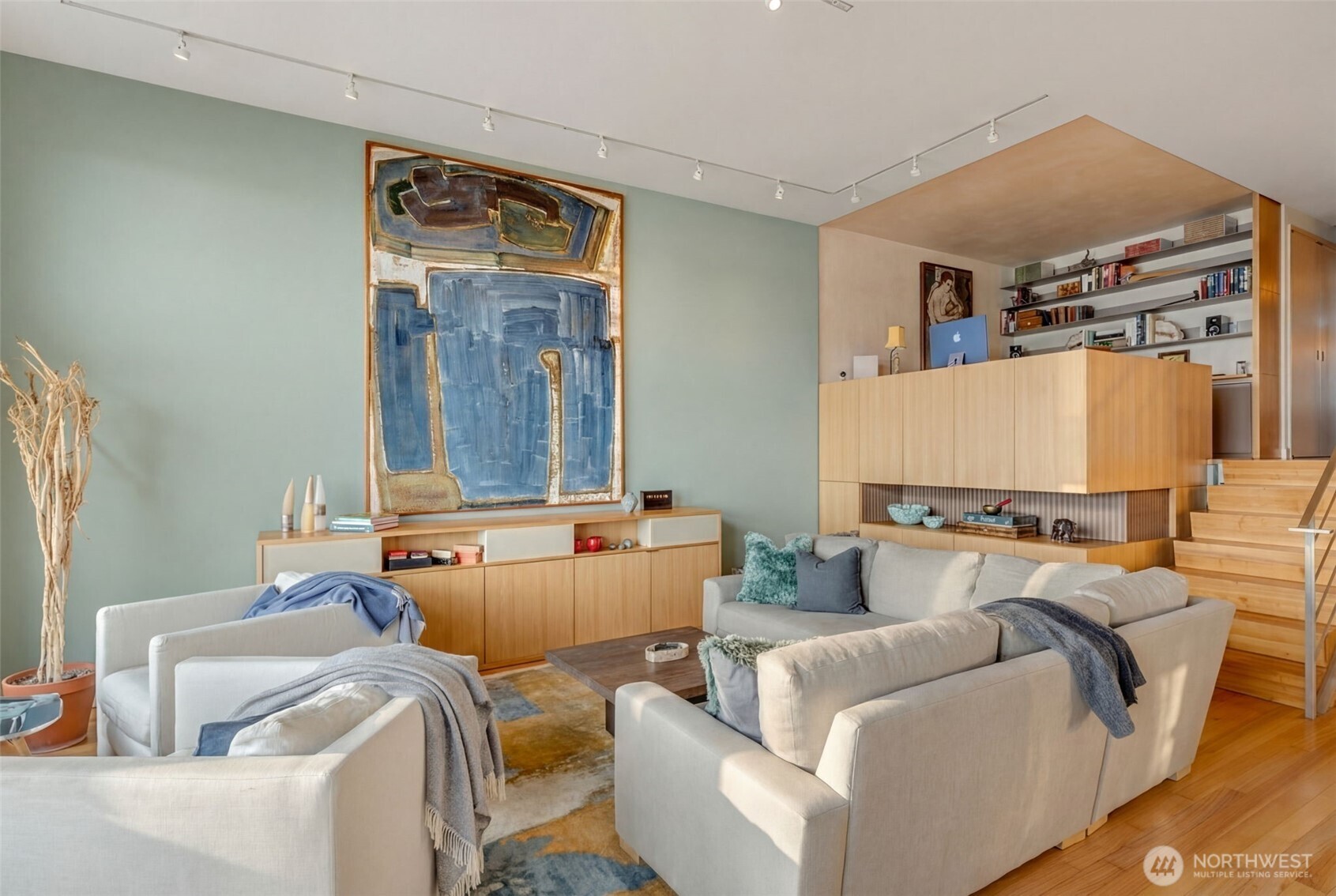 2021 1st Avenue Unit: E8