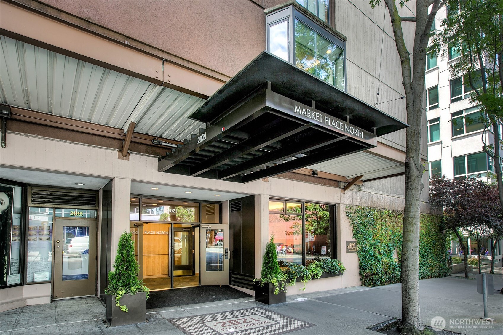 2021 1st Avenue Unit: E8