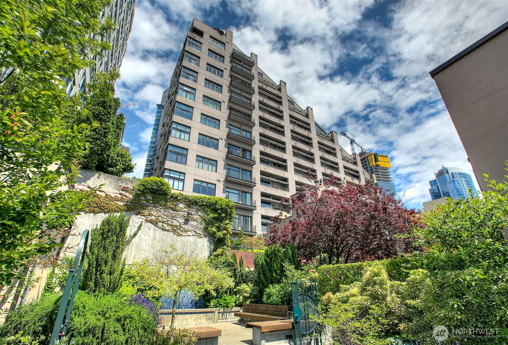 2021 1st Avenue Unit: E8