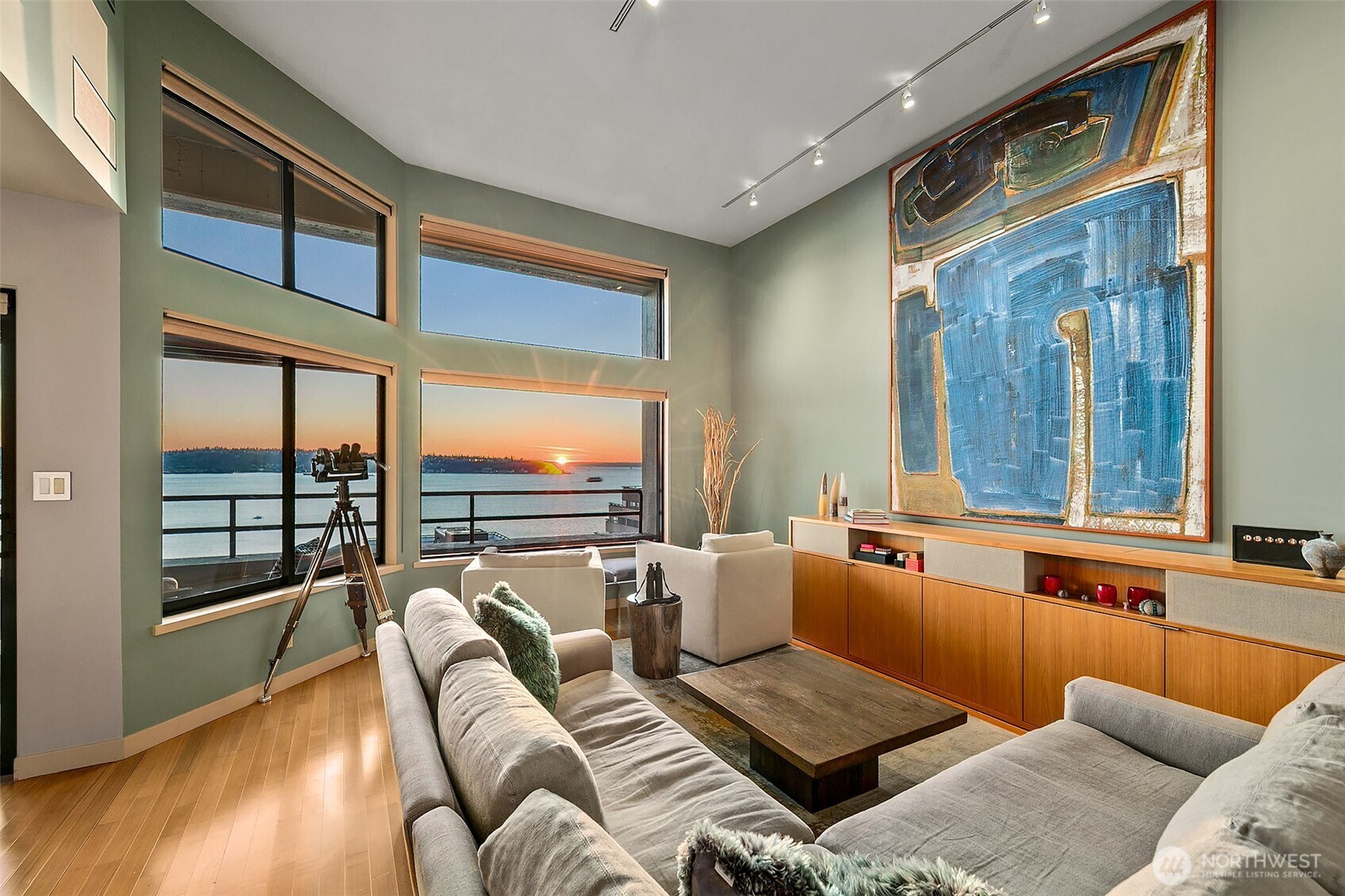 2021 1st Avenue Unit: E8