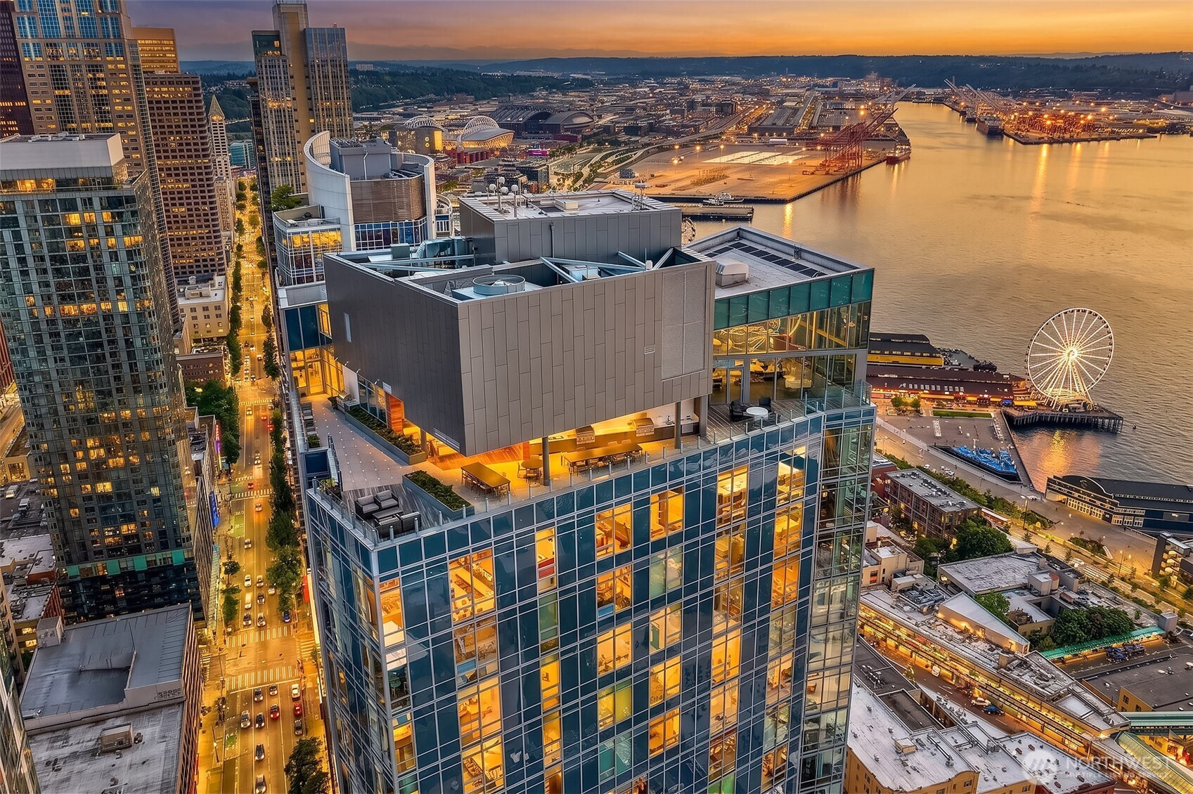 121 Stewart Street Unit: 407