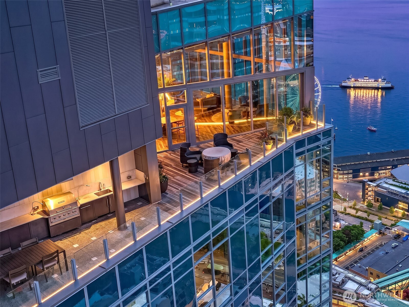 121 Stewart Street Unit: 407