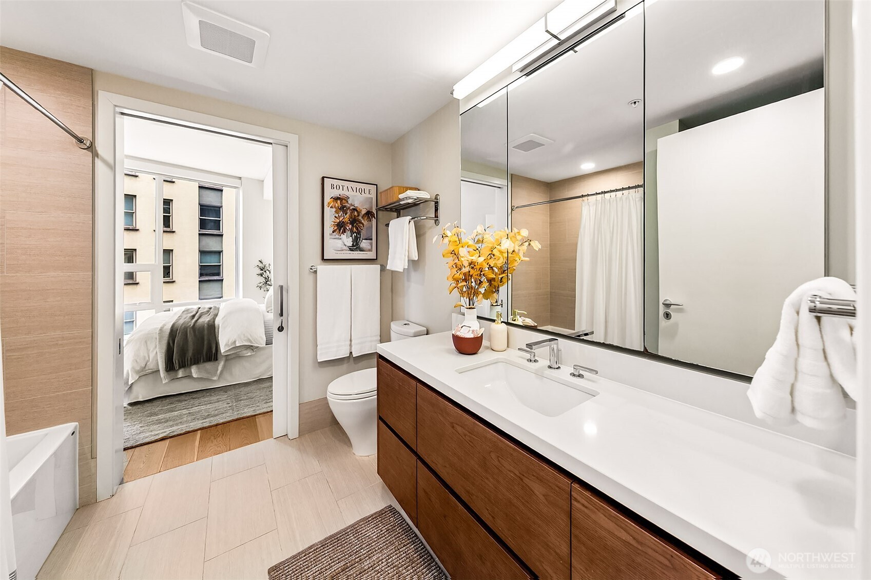 121 Stewart Street Unit: 407
