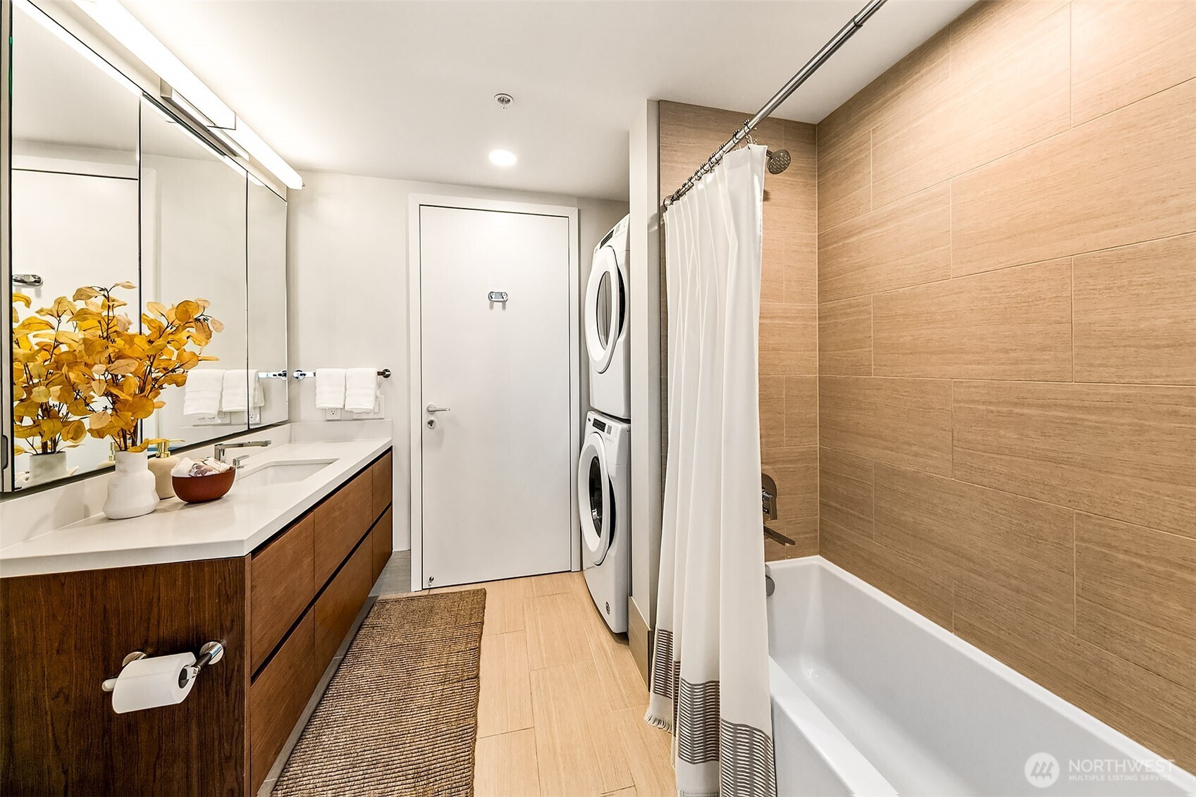 121 Stewart Street Unit: 407