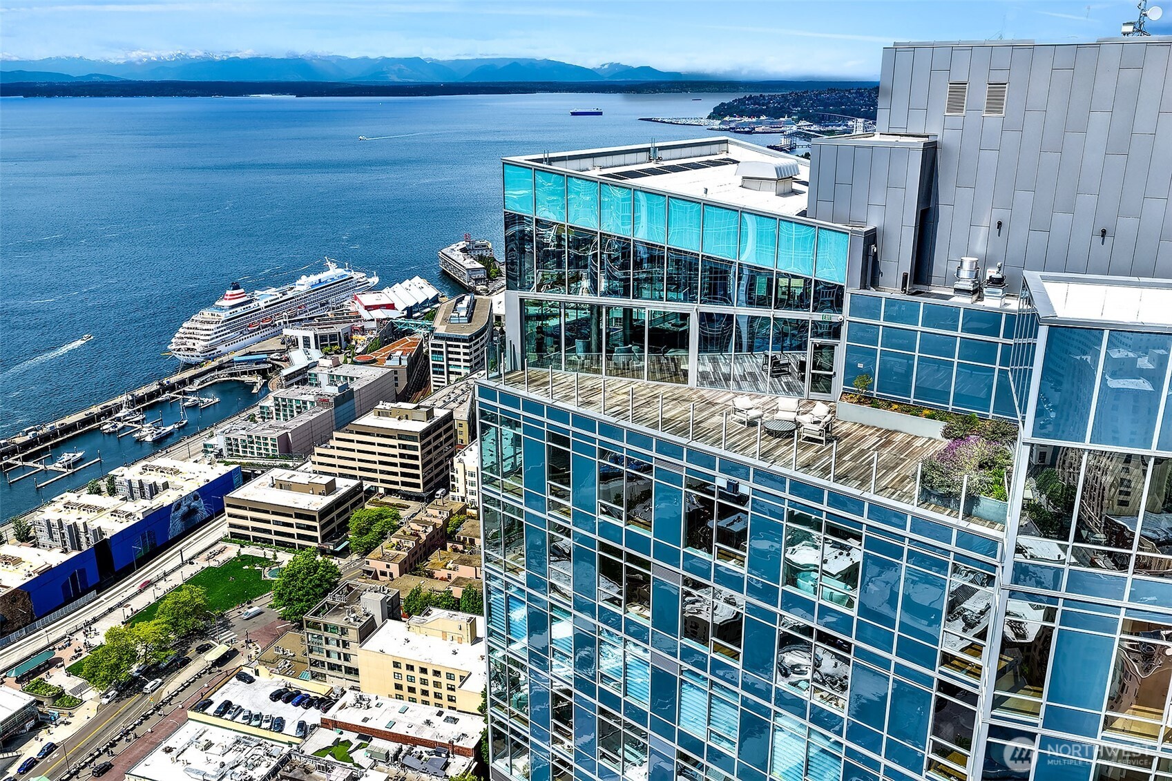 121 Stewart Street Unit: 407