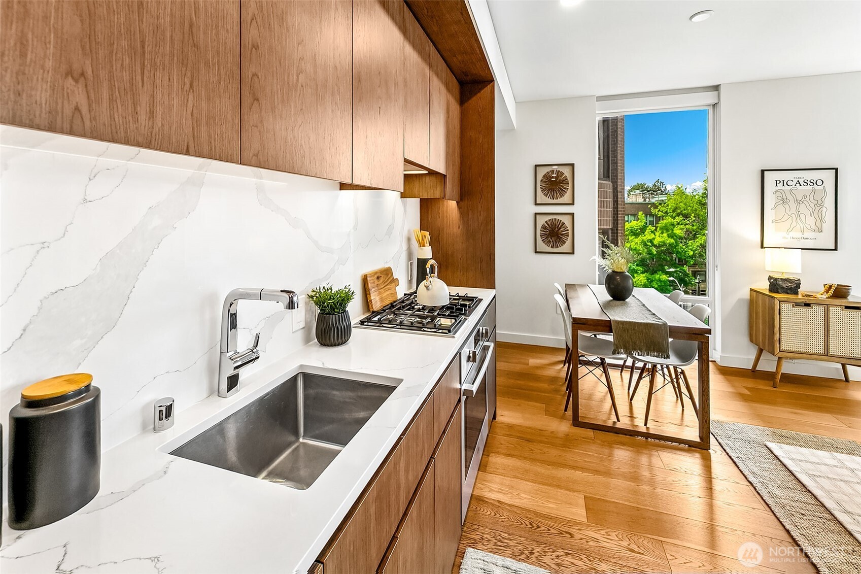 121 Stewart Street Unit: 407