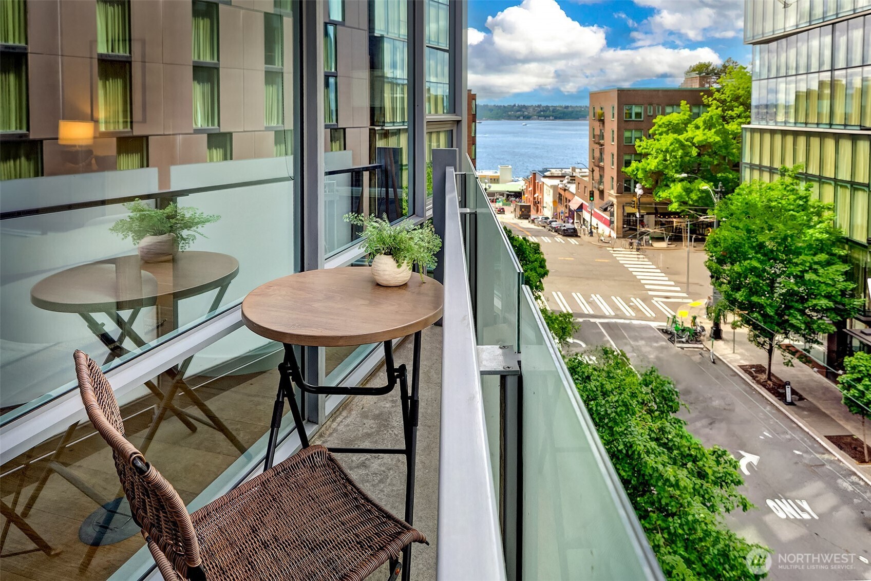 121 Stewart Street Unit: 407