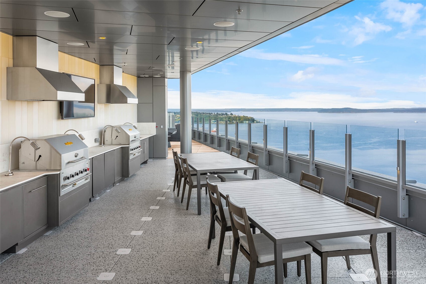121 Stewart Street Unit: 407
