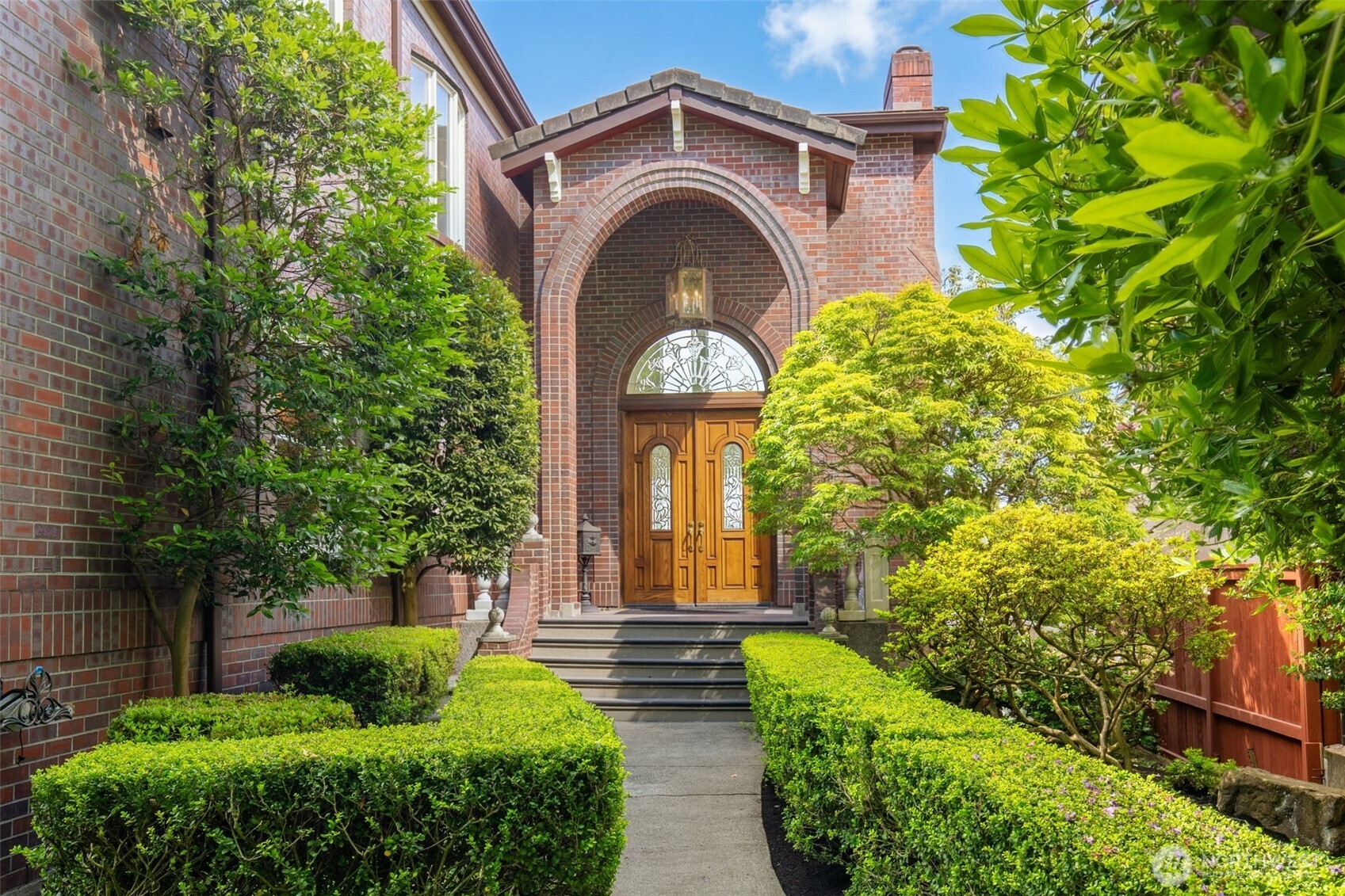 511 W Highland Drive