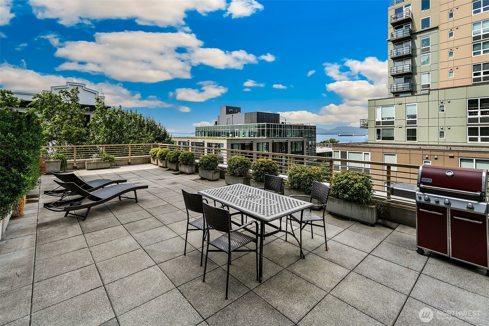 2716 Elliott Avenue Unit: 605