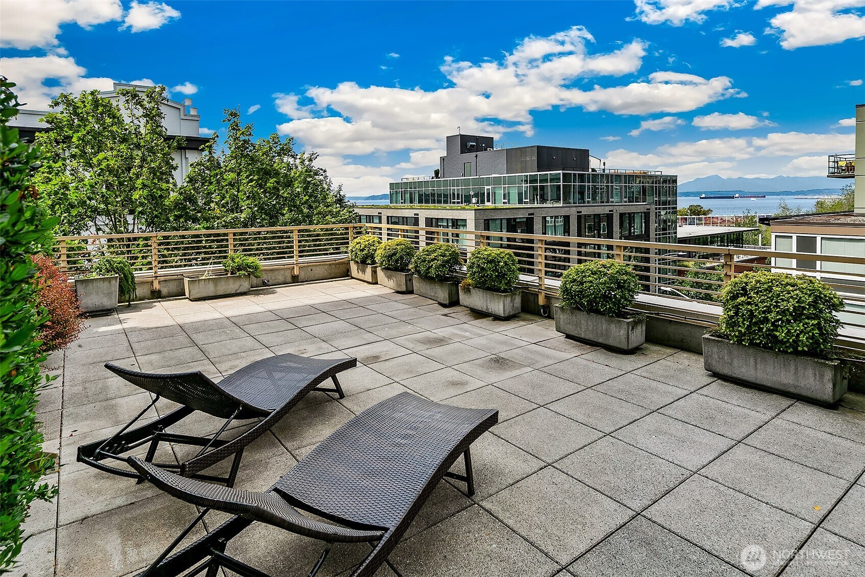 2716 Elliott Avenue Unit: 605