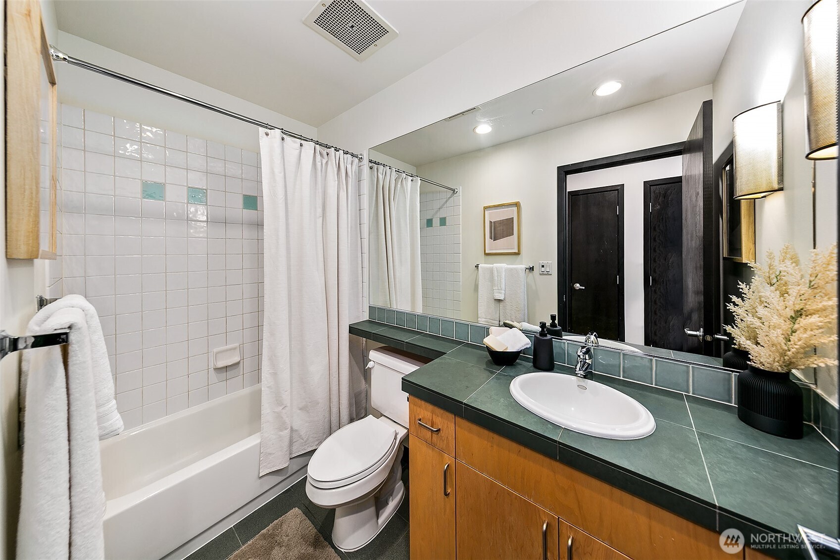 2716 Elliott Avenue Unit: 605