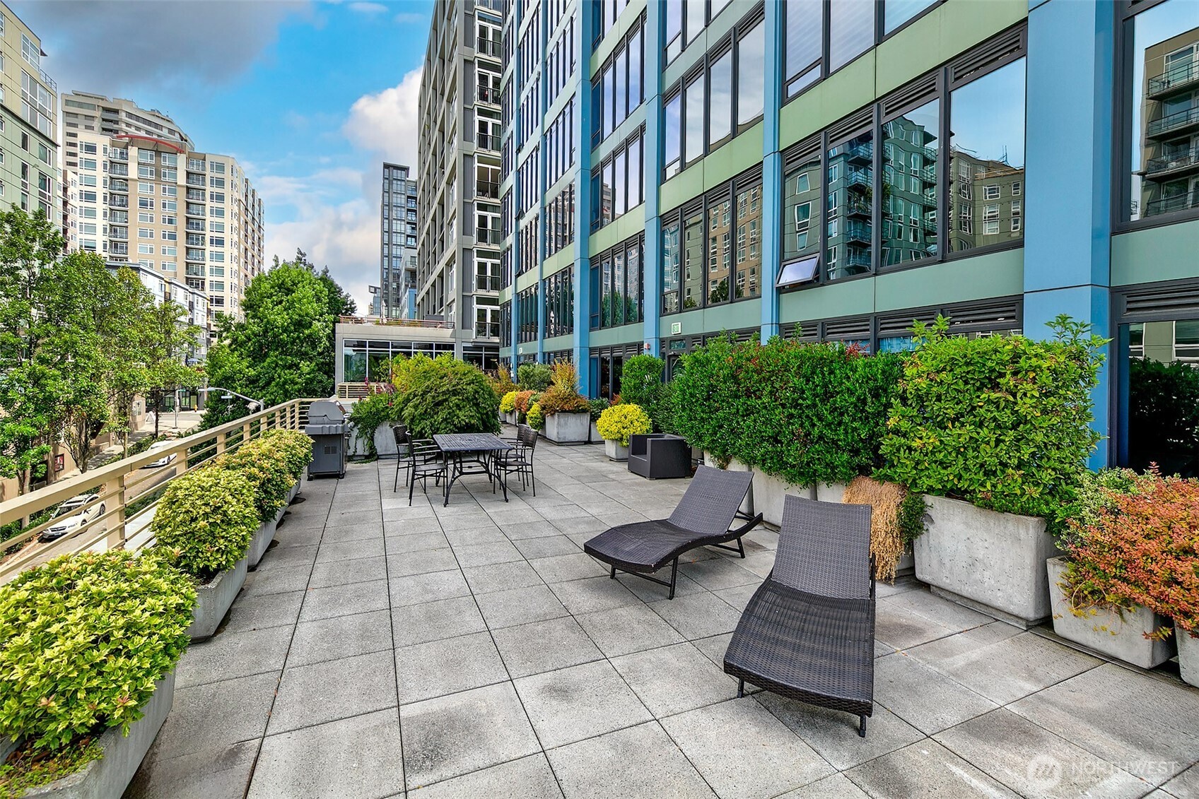 2716 Elliott Avenue Unit: 605