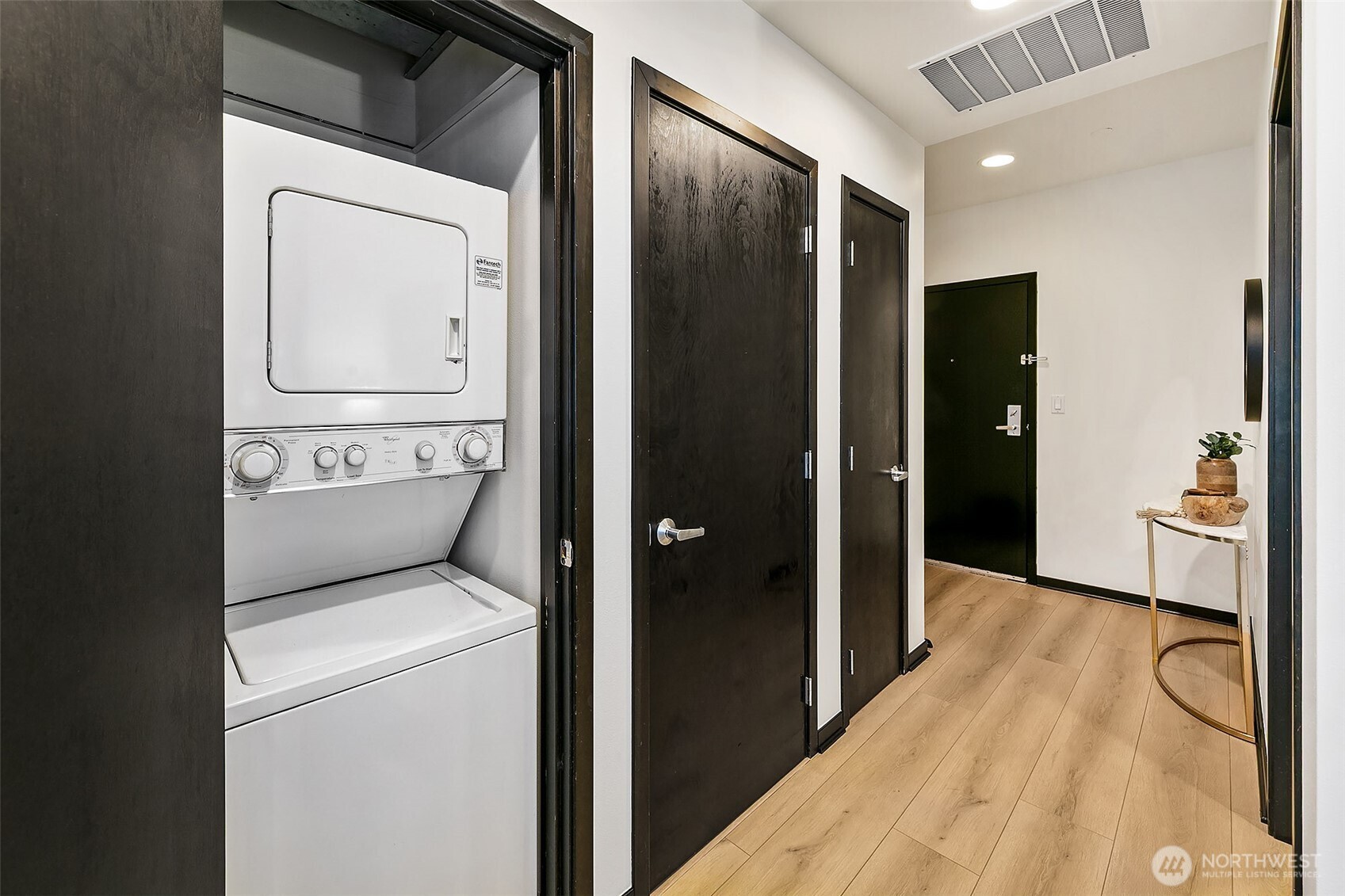 2716 Elliott Avenue Unit: 605