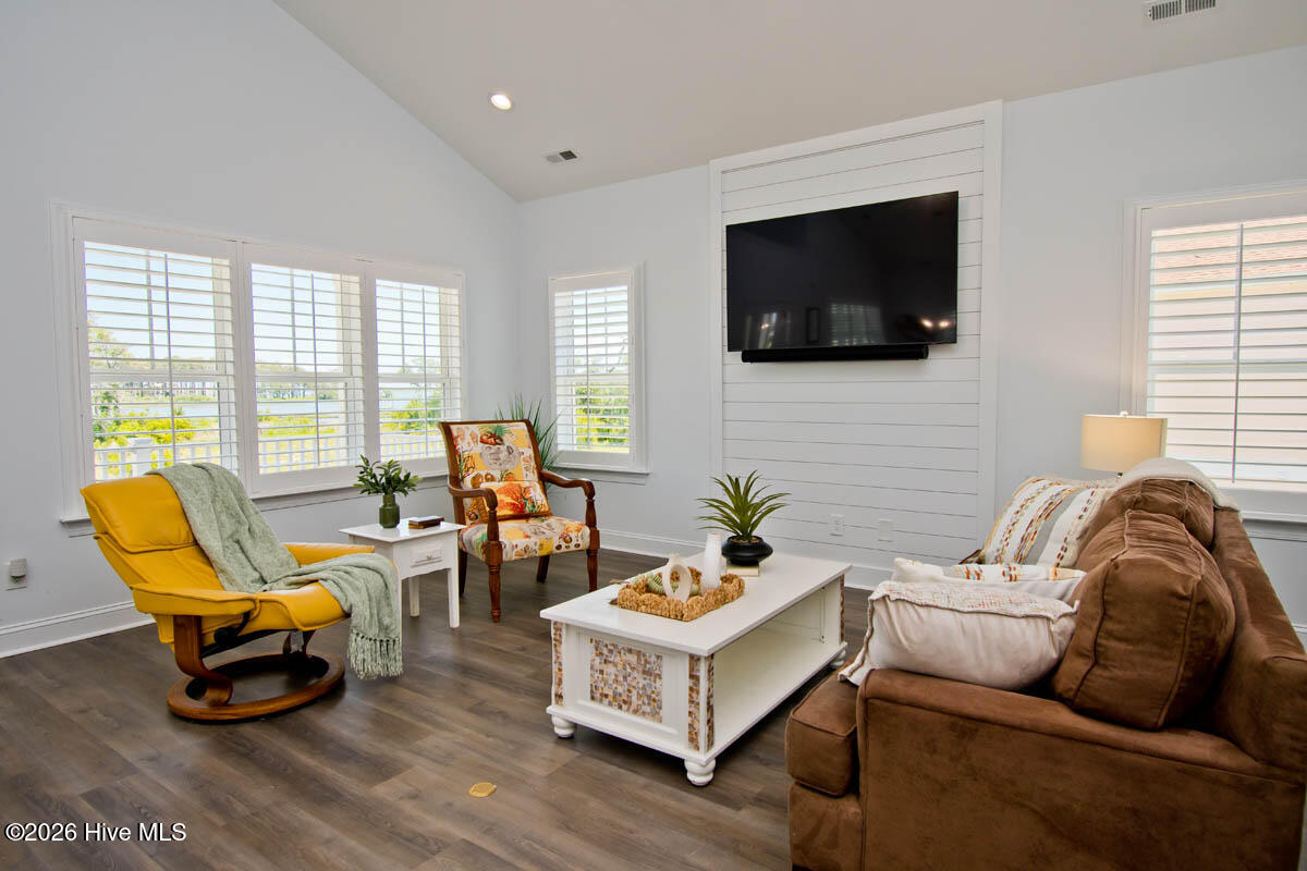 1307 Barnacle Lane