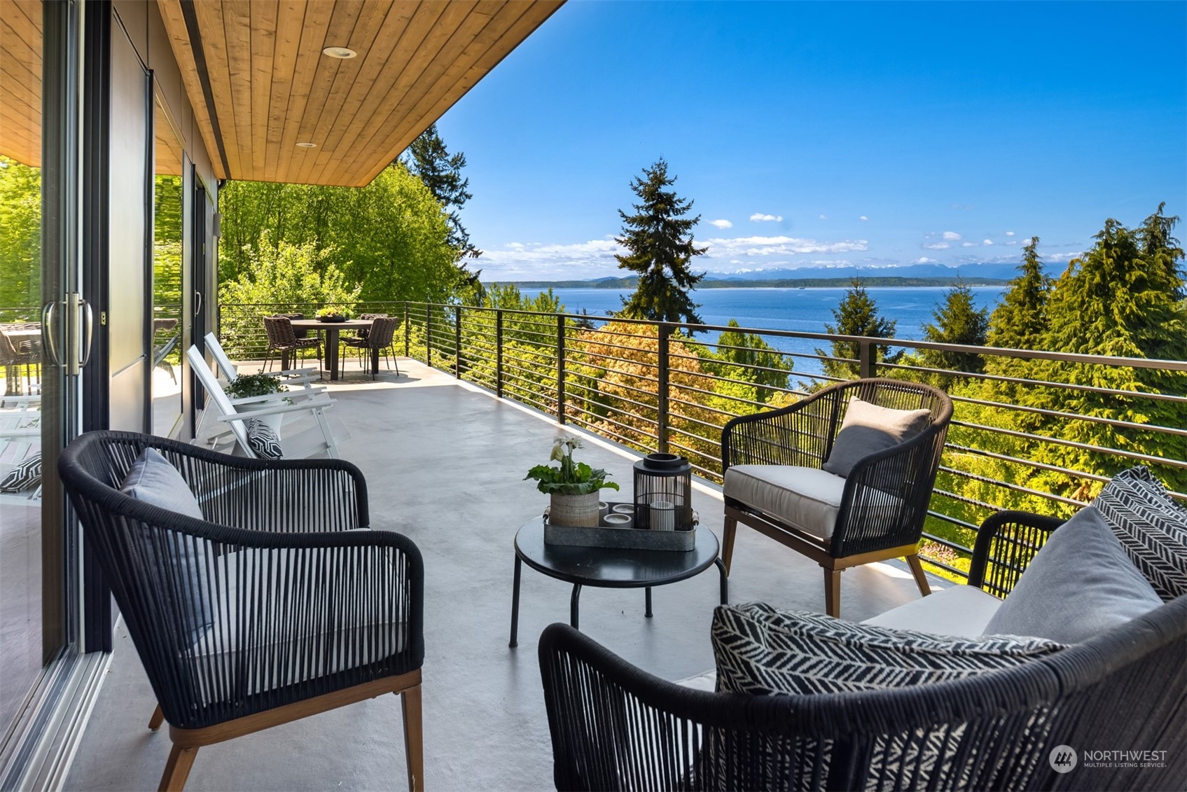 1025 California Lane SW