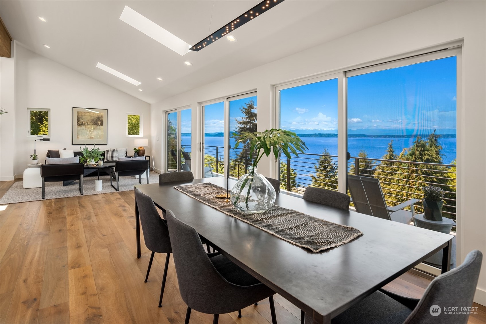 1025 California Lane SW