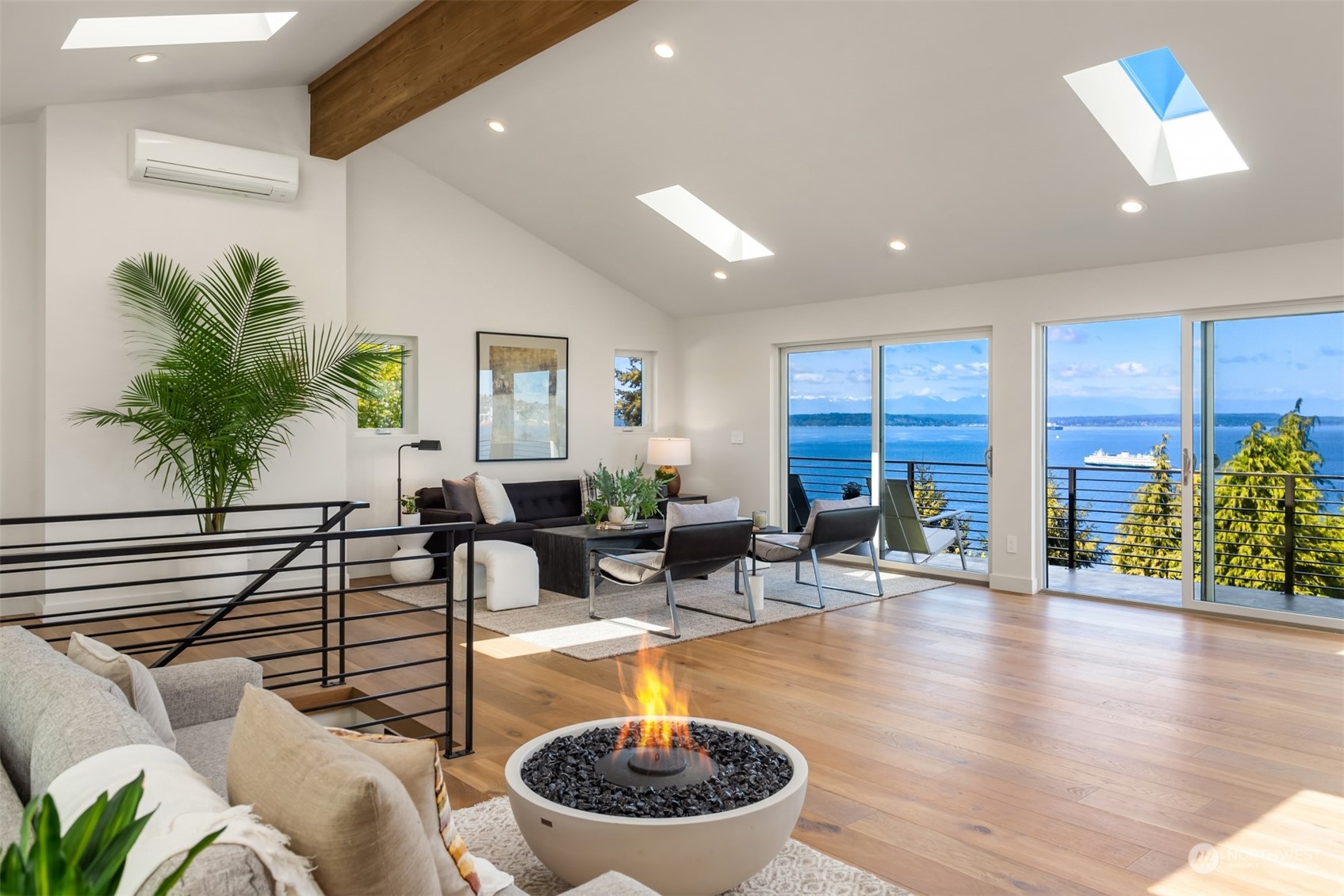 1025 California Lane SW