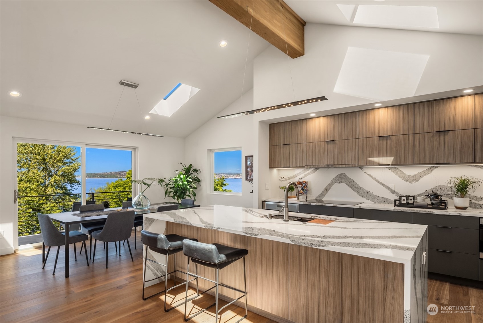 1025 California Lane SW