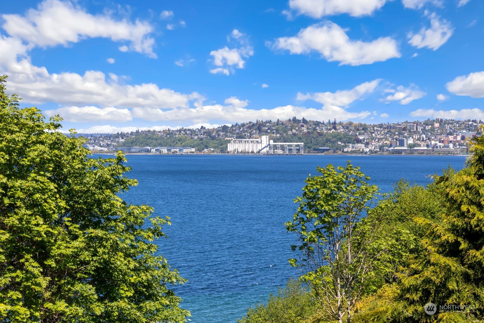 1021 California Lane SW