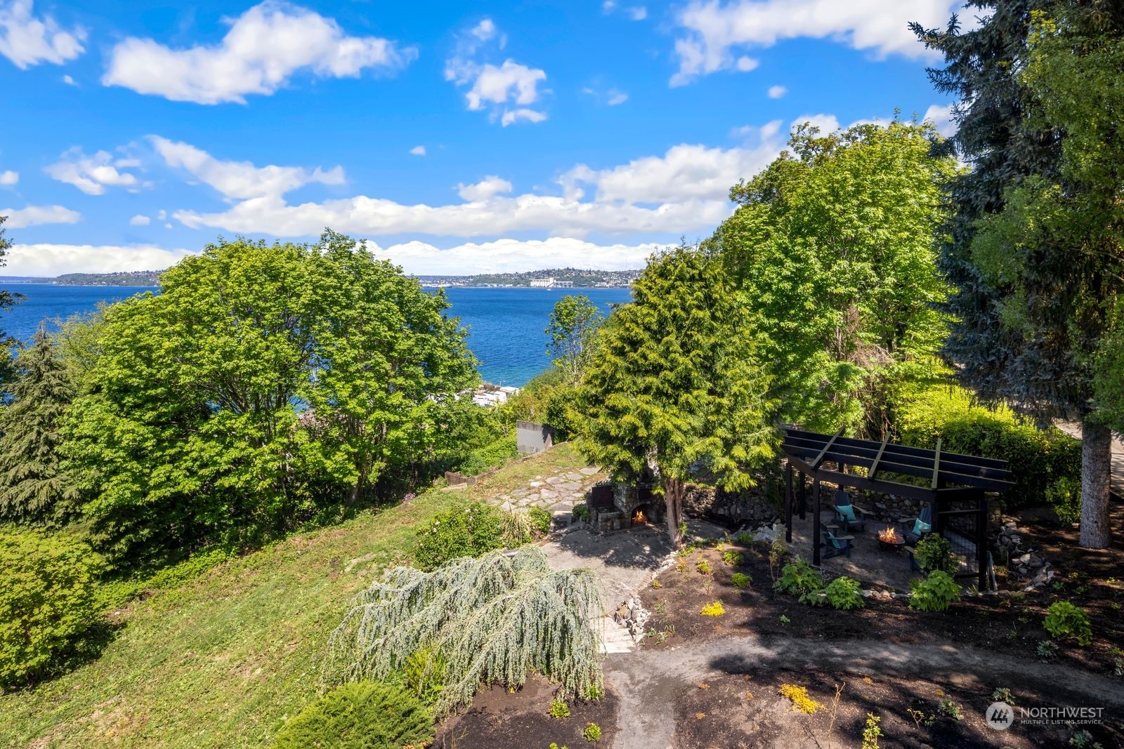 1021 California Lane SW