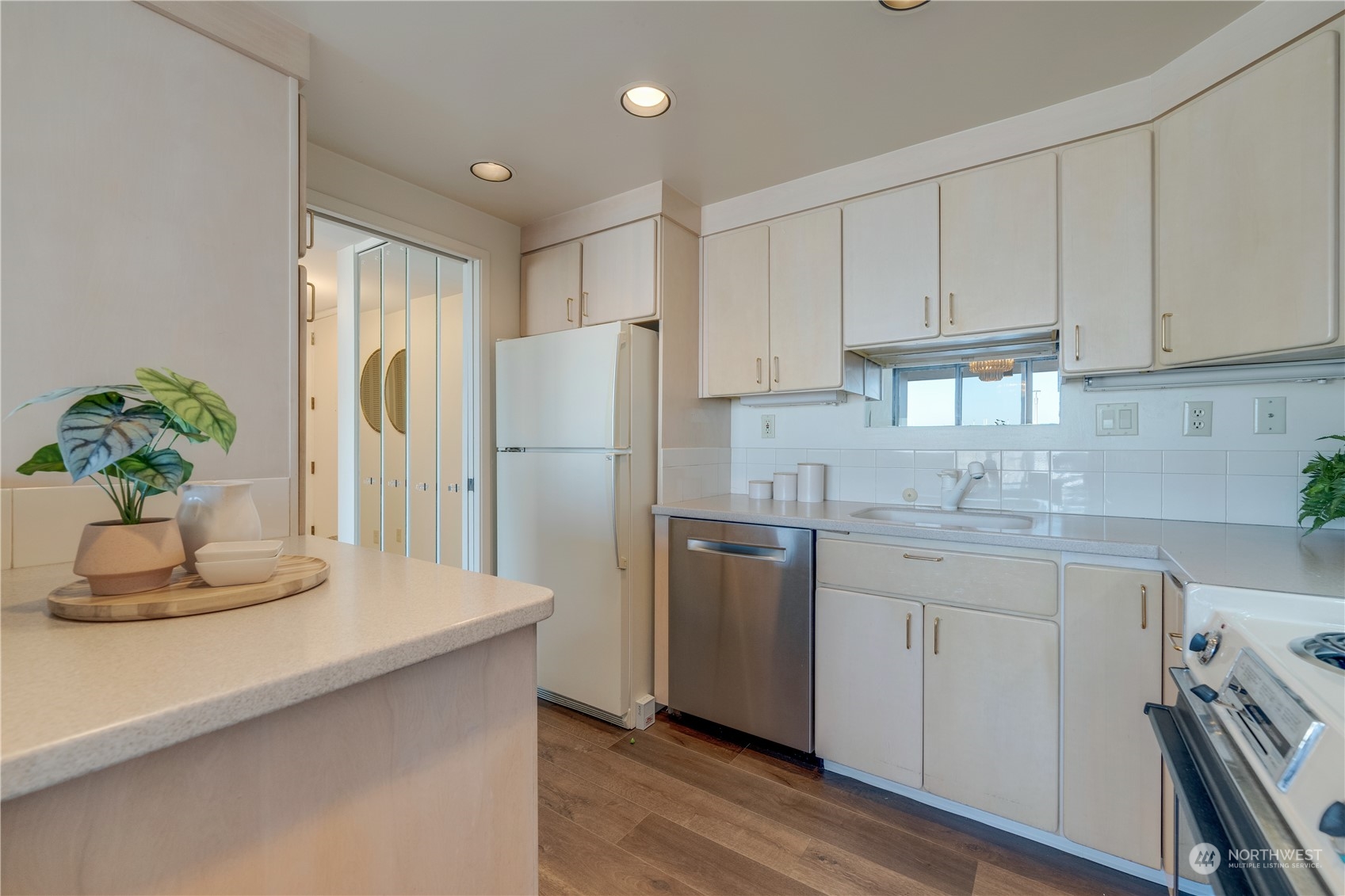 6535 Seaview Avenue NW Unit: 305B