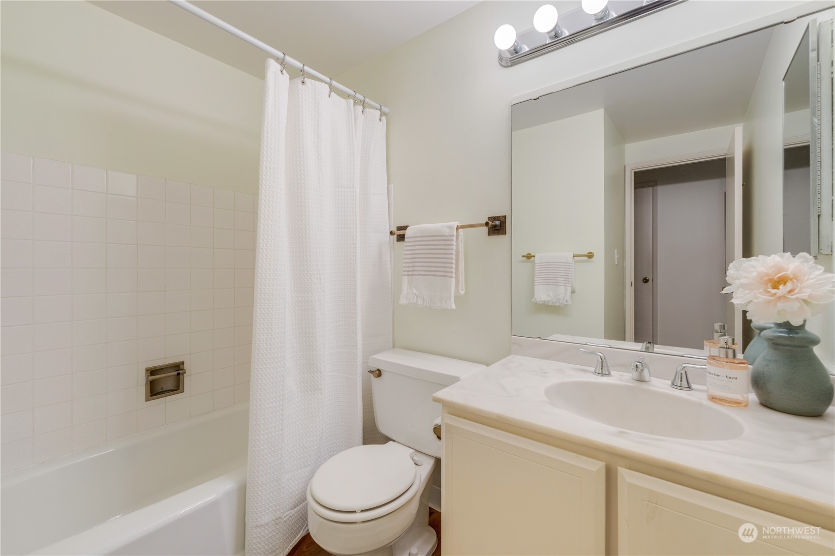 6535 Seaview Avenue NW Unit: 305B