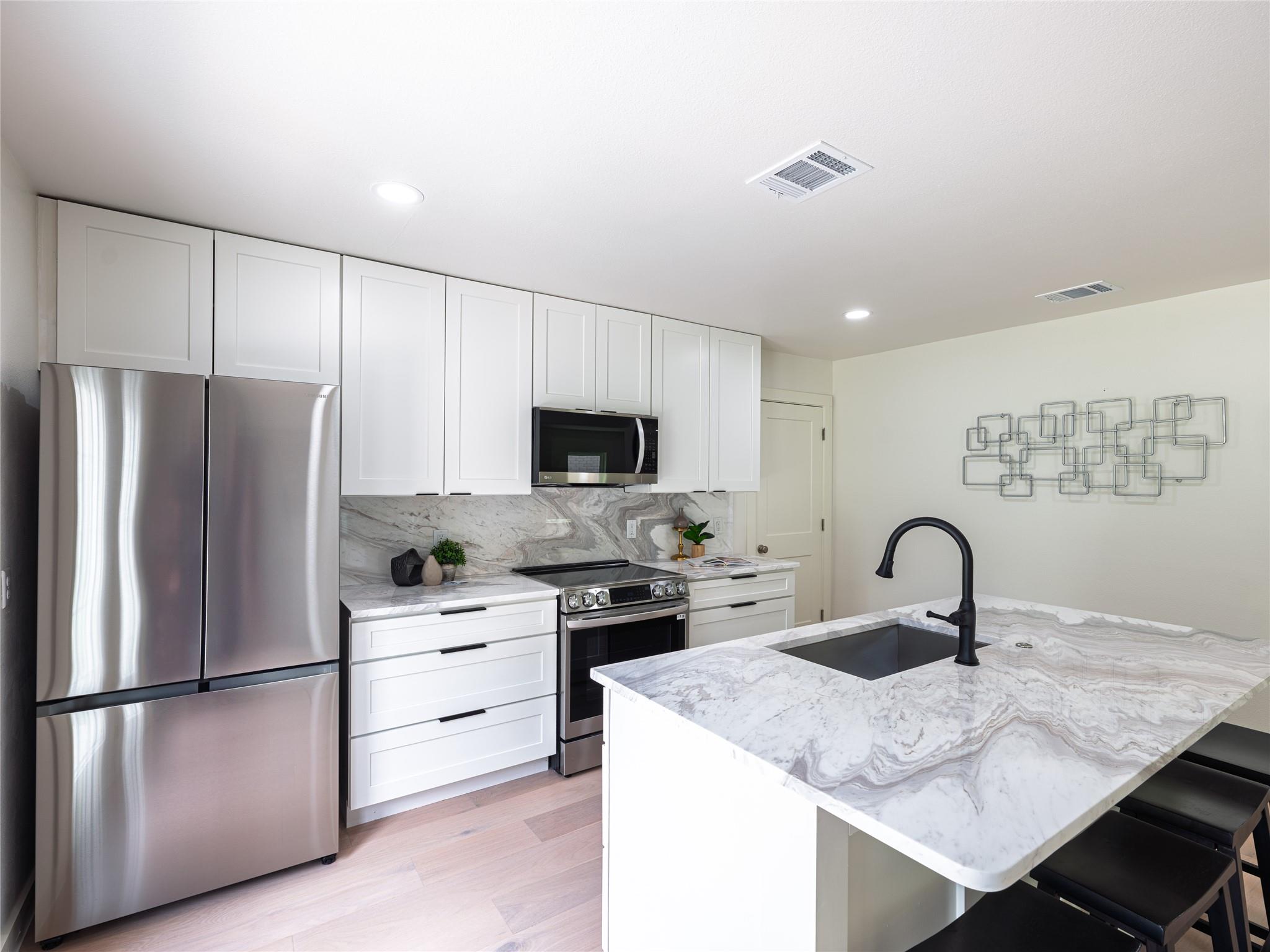 11224 Pickard LN