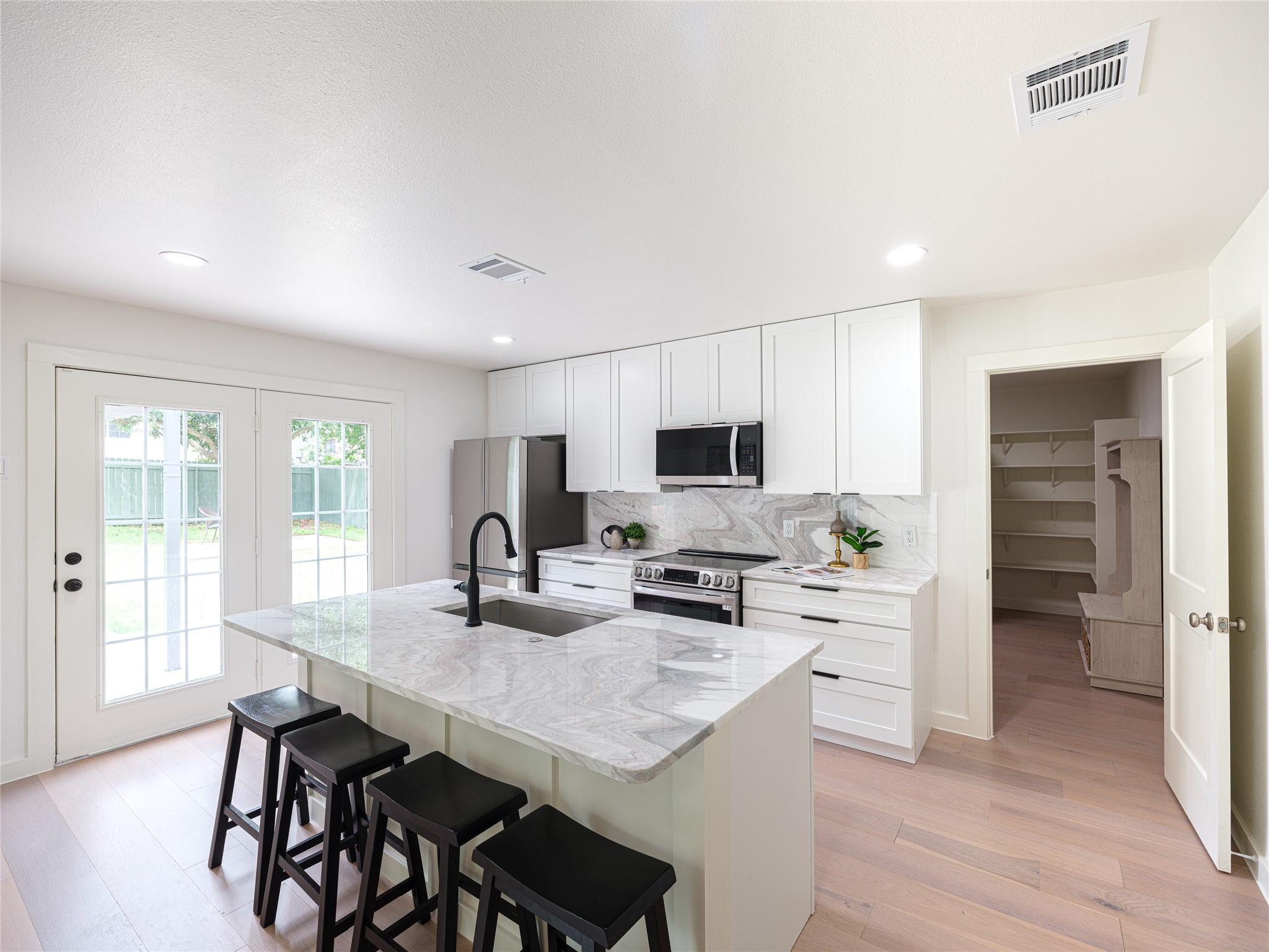 11224 Pickard LN