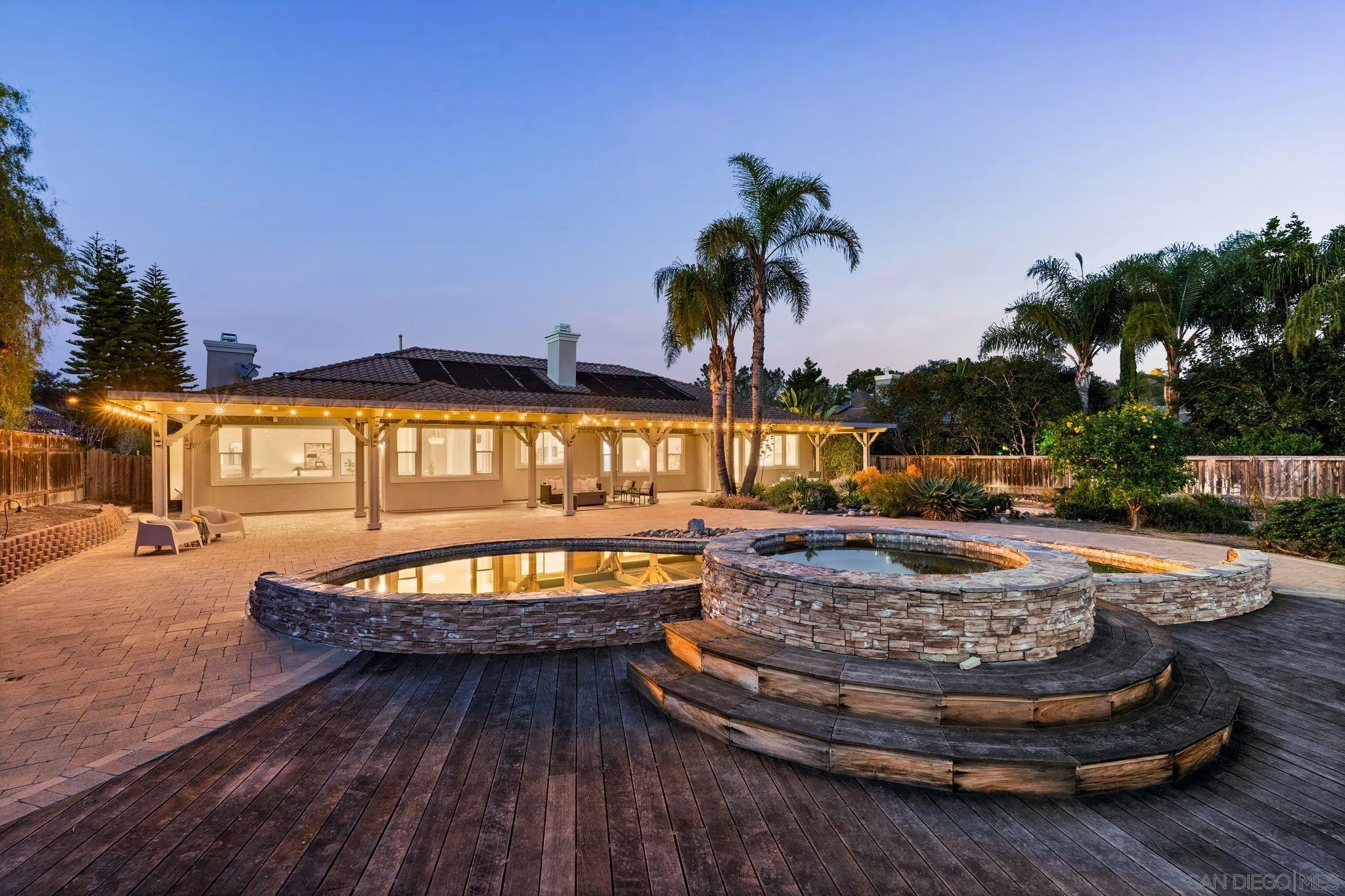 860 Calle Santa Cruz