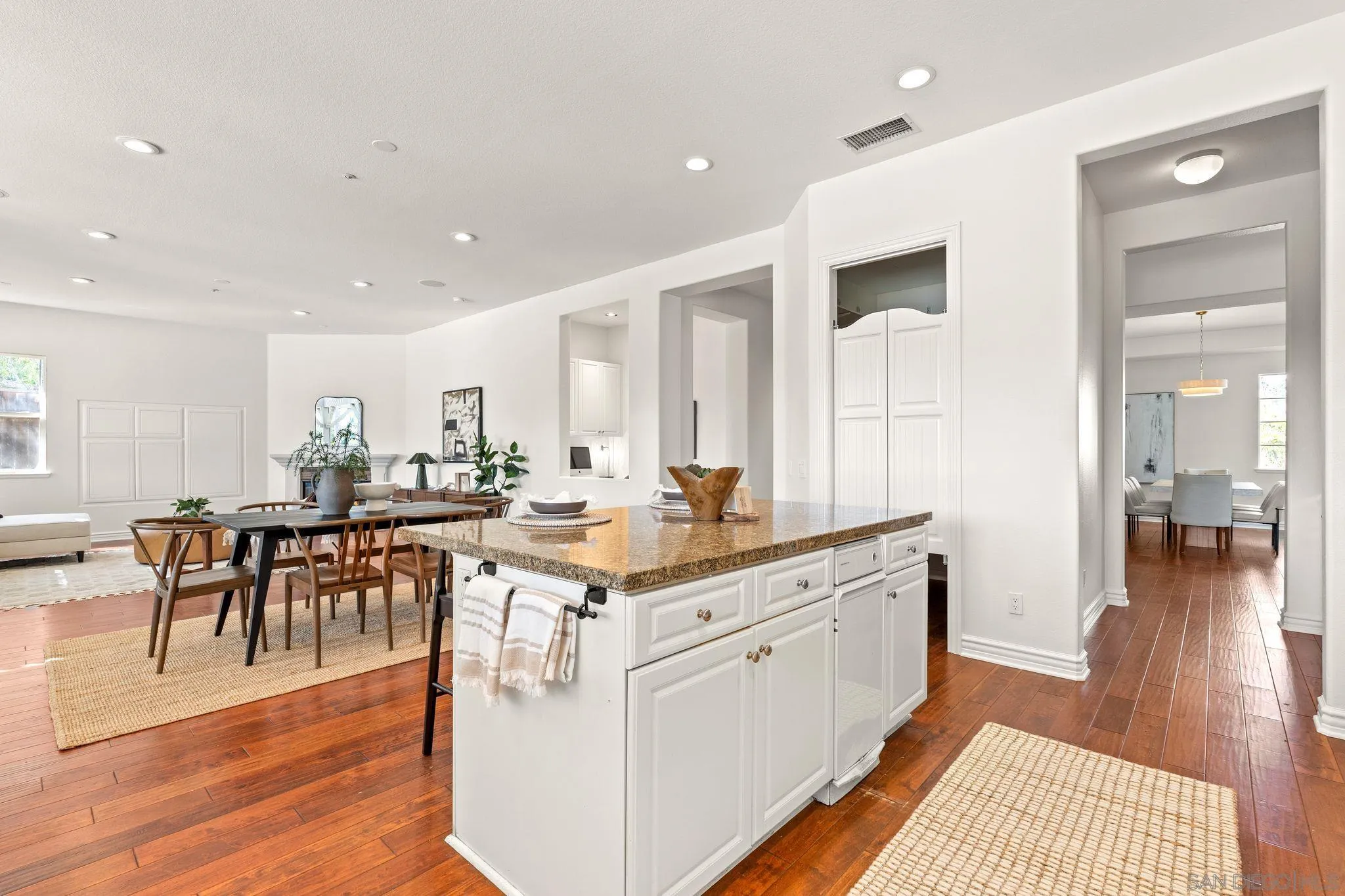 860 Calle Santa Cruz