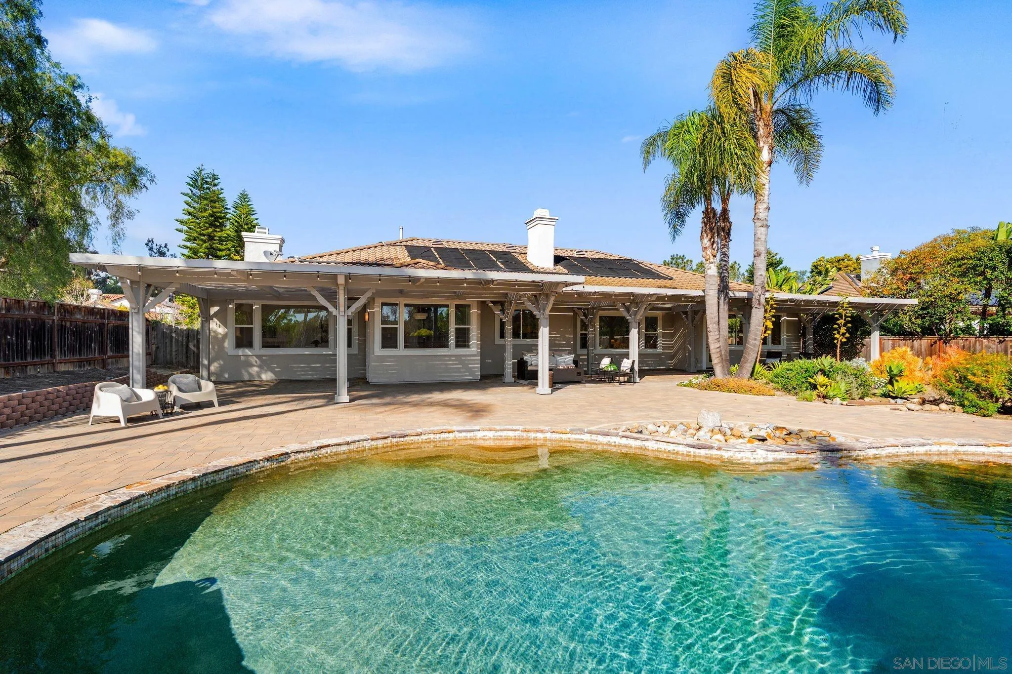 860 Calle Santa Cruz