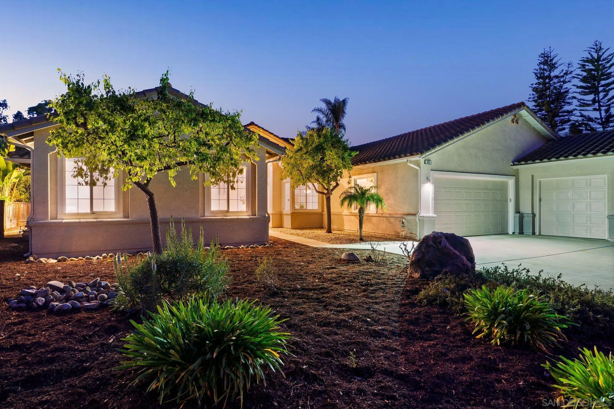 860 Calle Santa Cruz