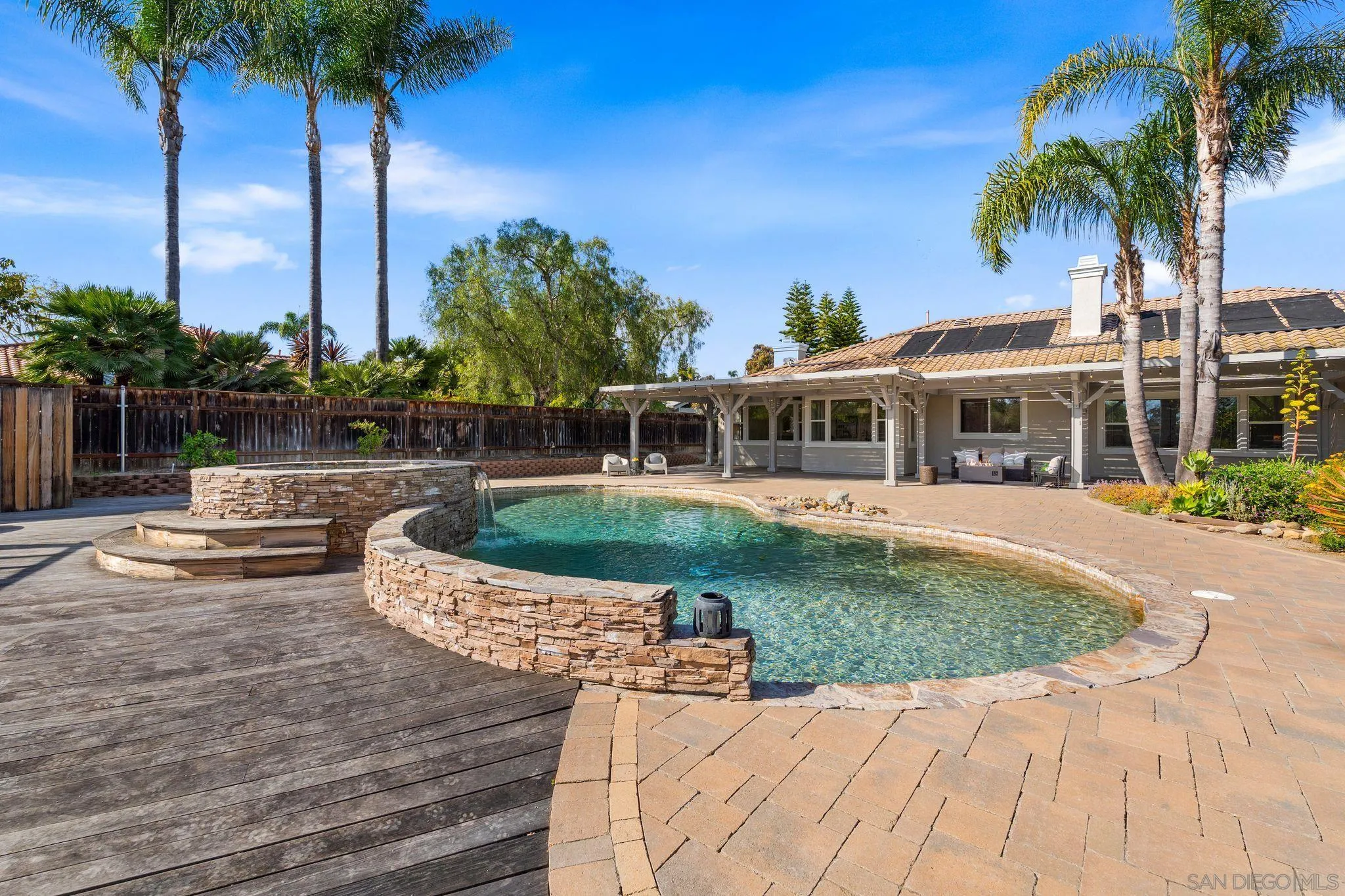 860 Calle Santa Cruz