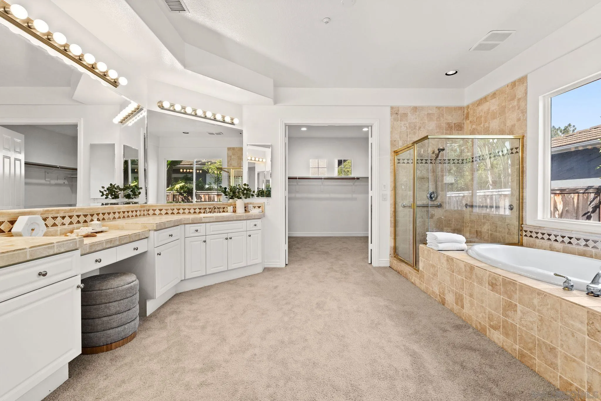 860 Calle Santa Cruz