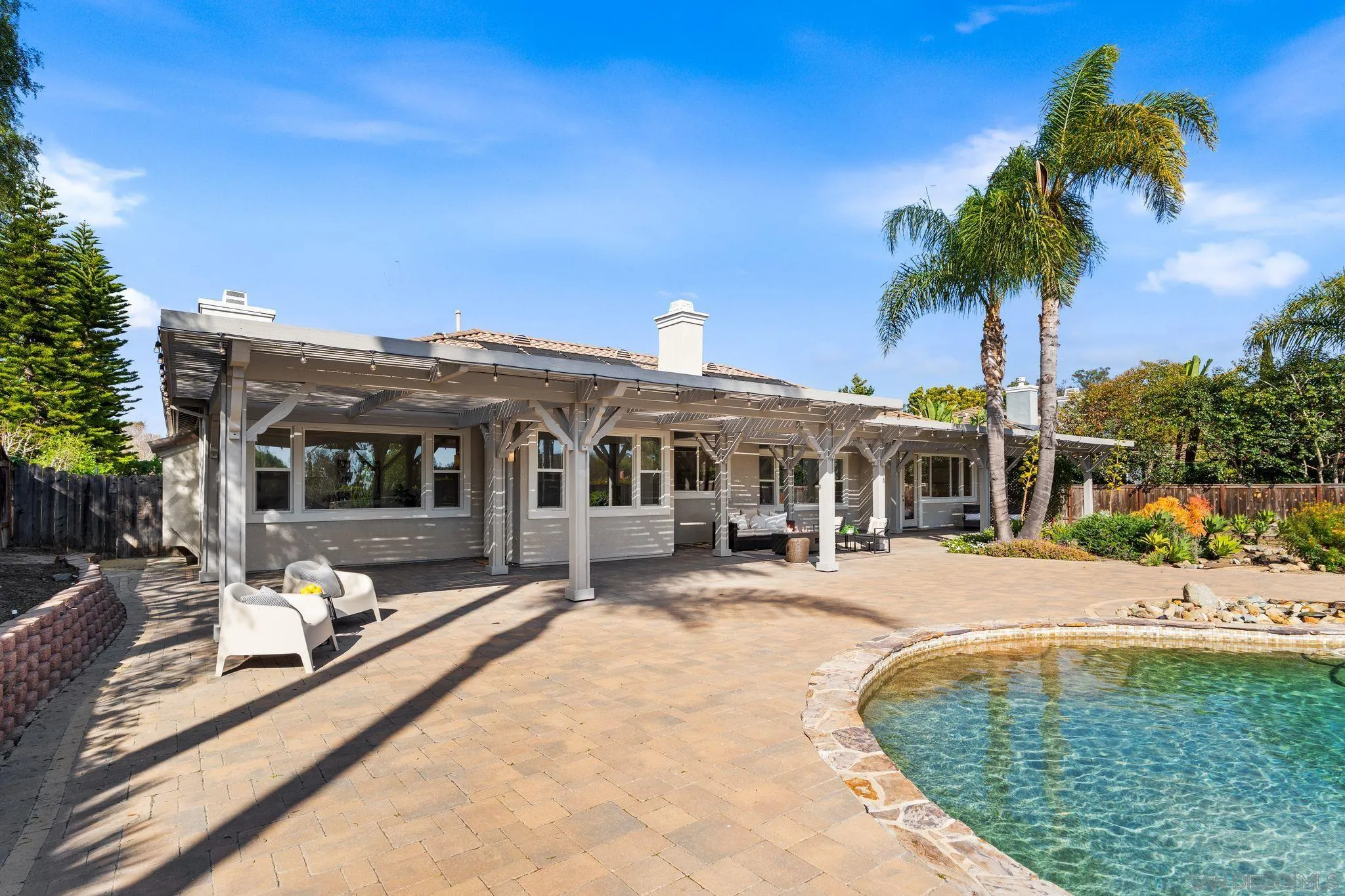 860 Calle Santa Cruz