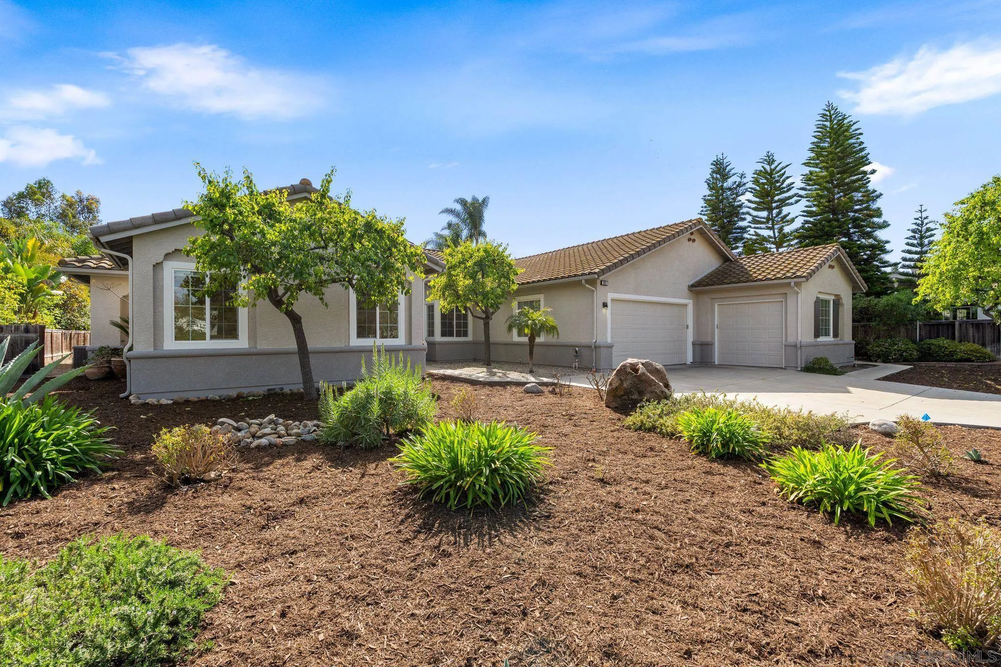 860 Calle Santa Cruz