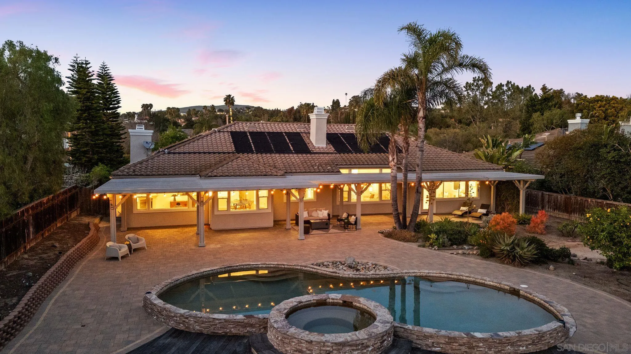 860 Calle Santa Cruz