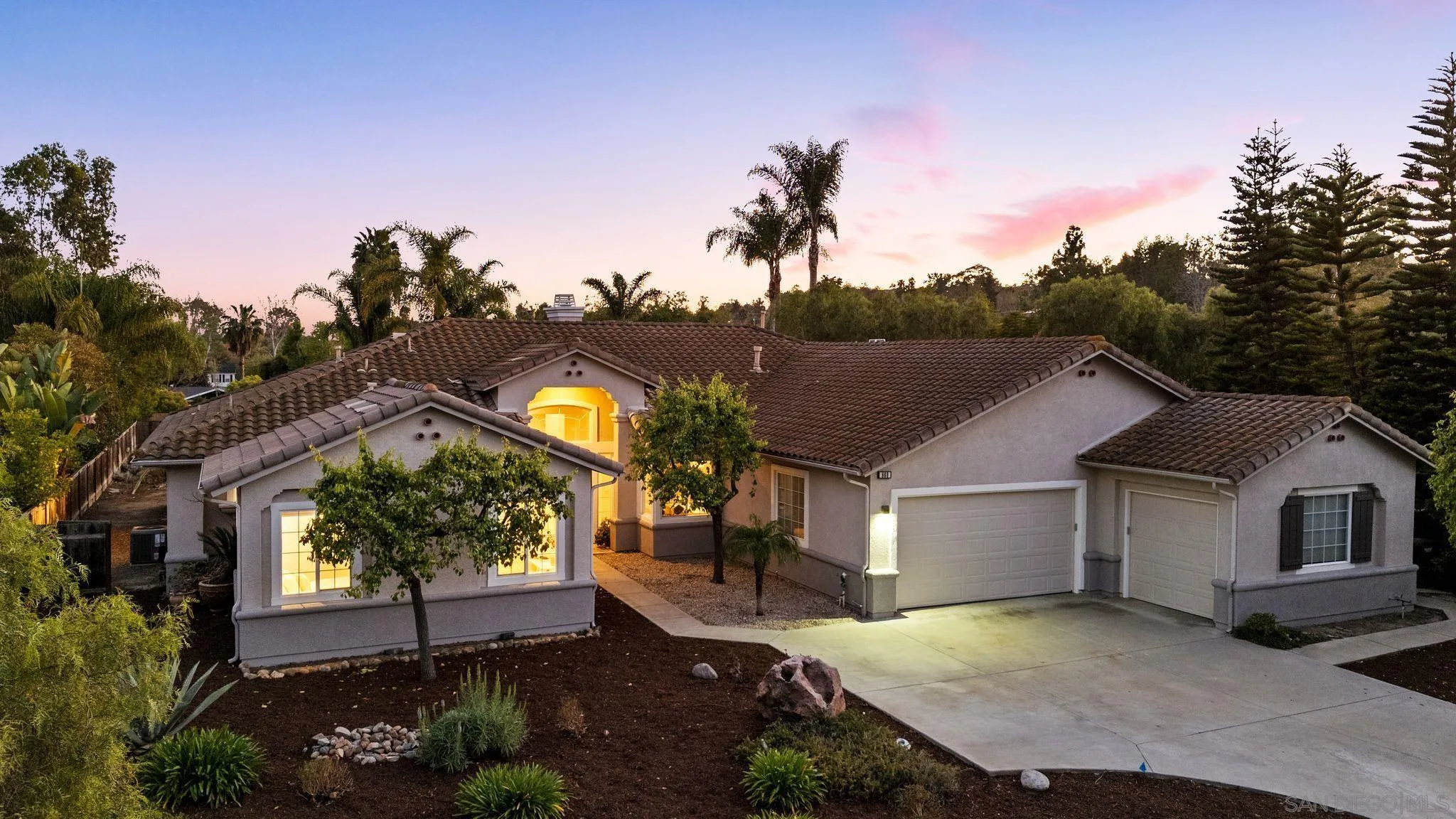 860 Calle Santa Cruz