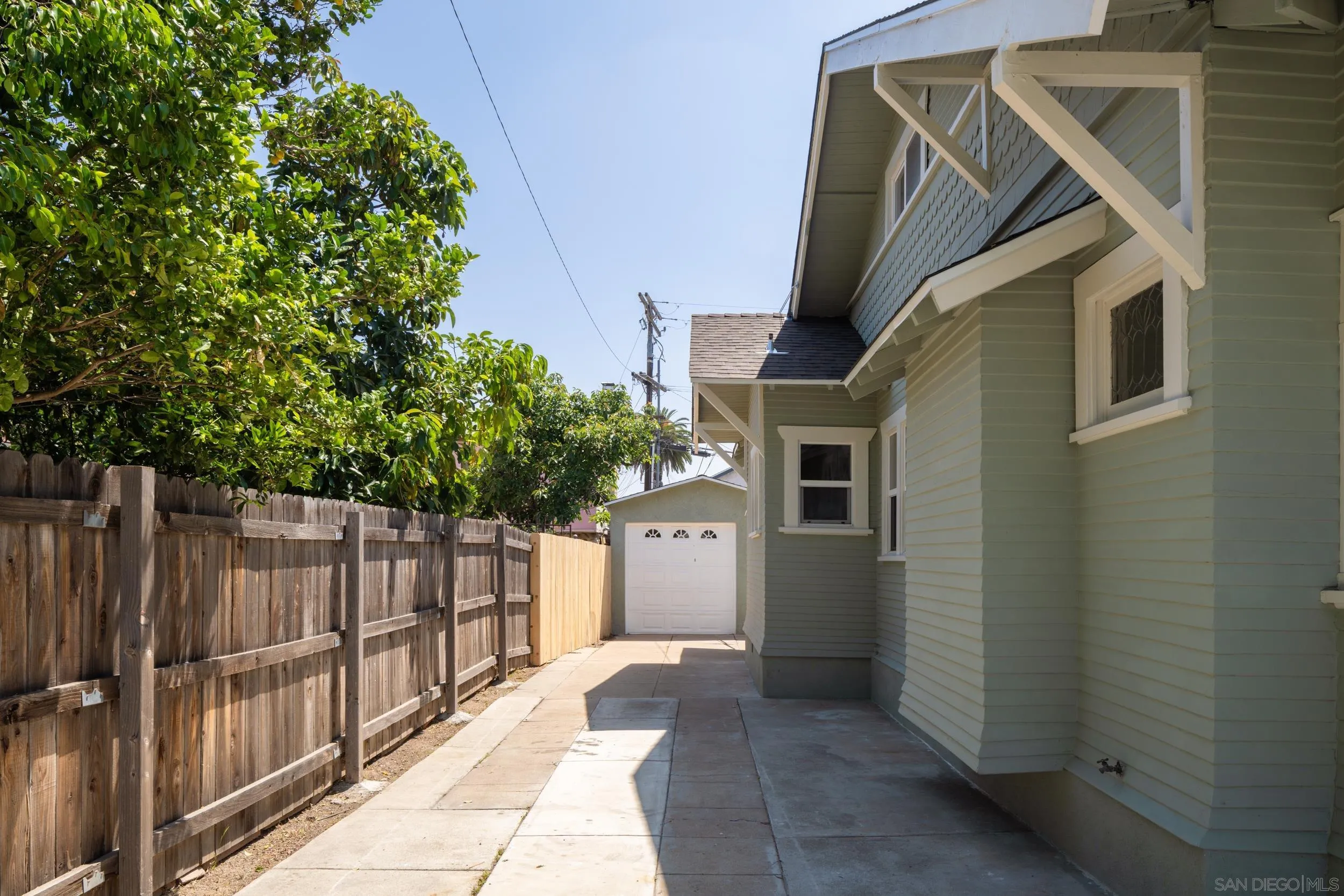3677 Highland