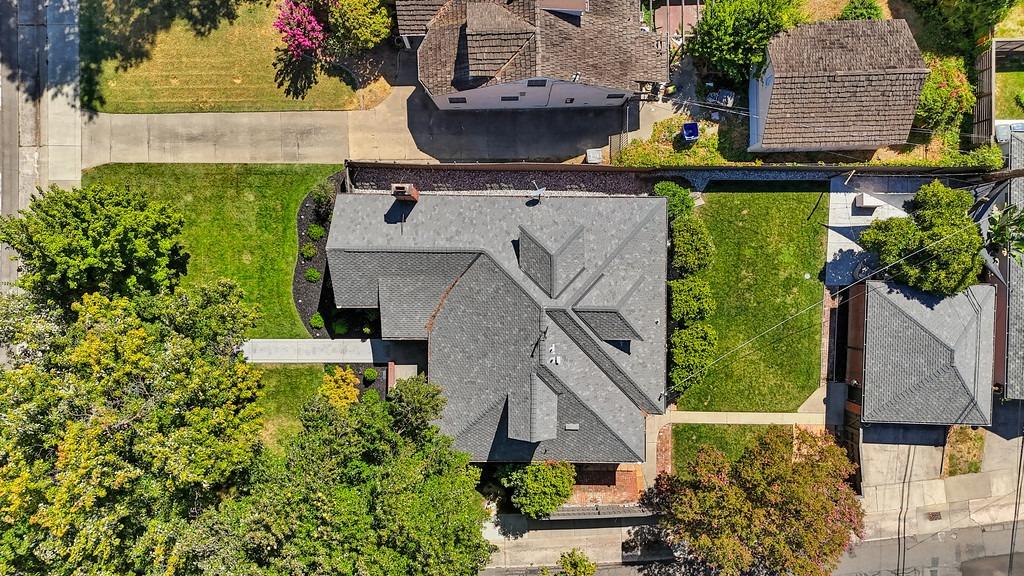 2768 Land Park Drive